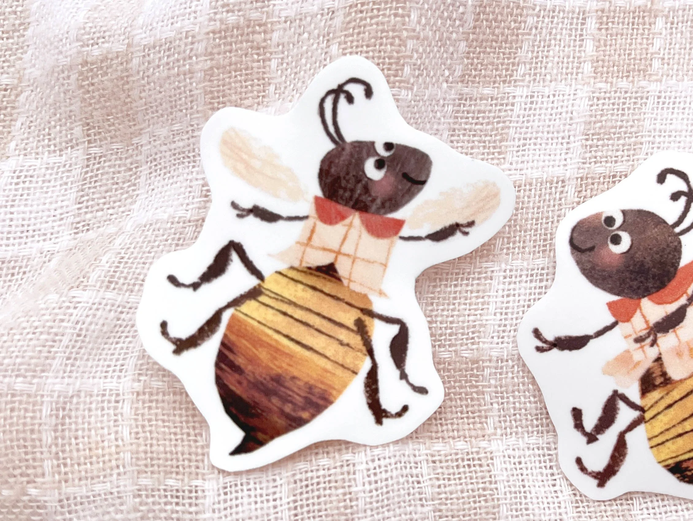 bee sticker 3.jpg