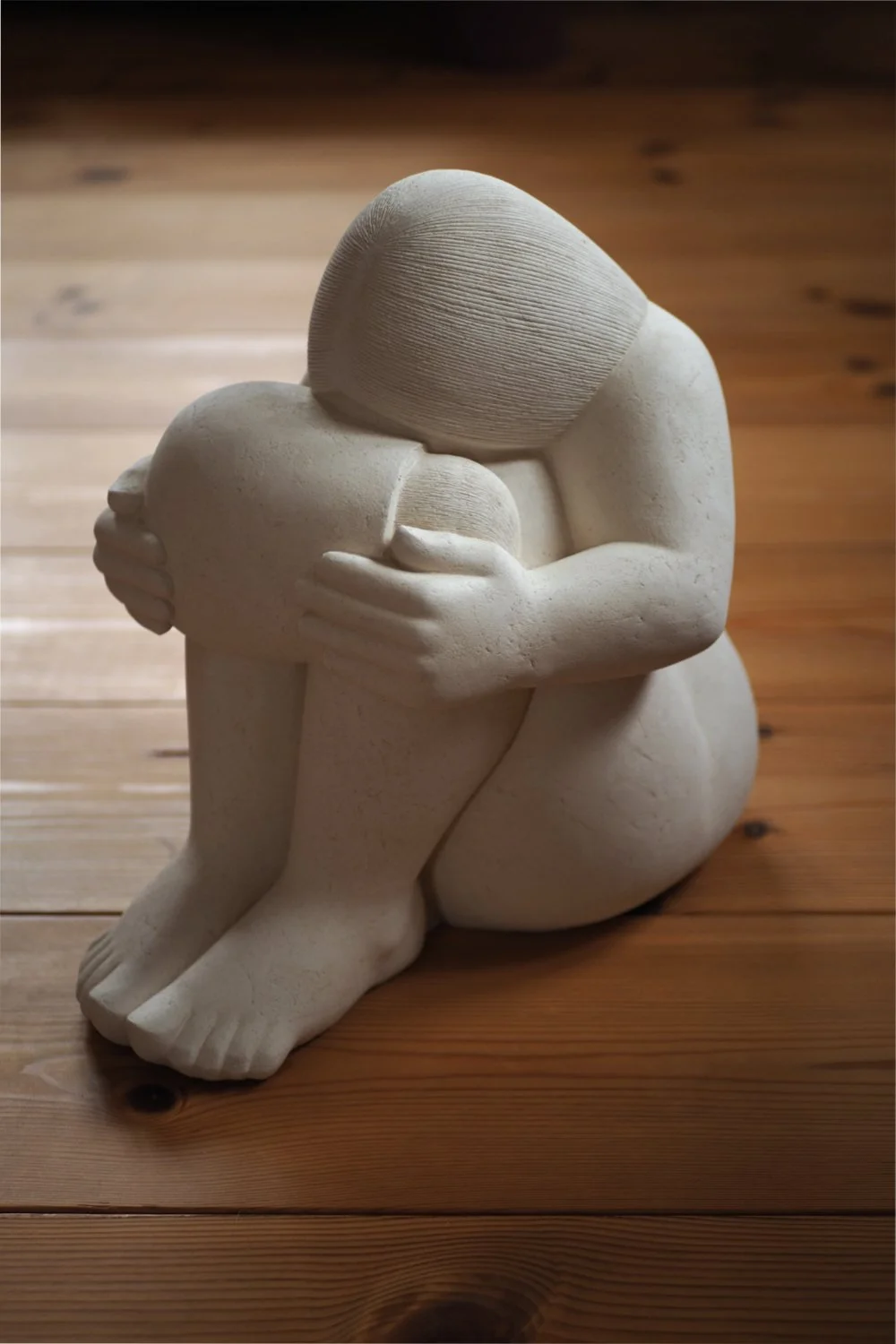 Mutter mit Kind, Keramik, 33 x 32 x 22 cm, 2022