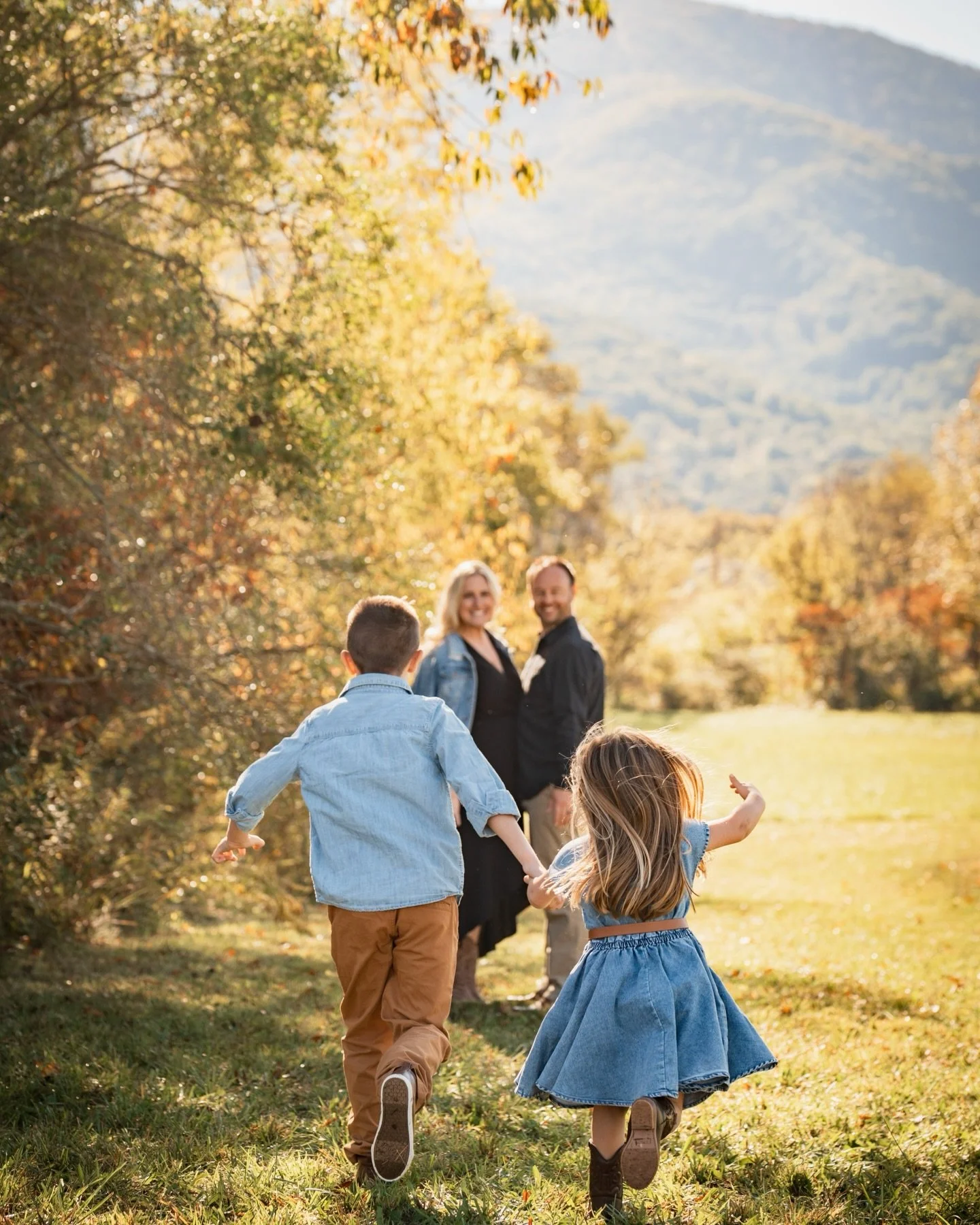 The mountains have a way of slowing us down.
Of reminding us what really matters. 🏔️🤍

Family photos aren&rsquo;t just about smiling at the camera &mdash; they&rsquo;re about freezing the way your child&rsquo;s hand fits perfectly in yours, the lau