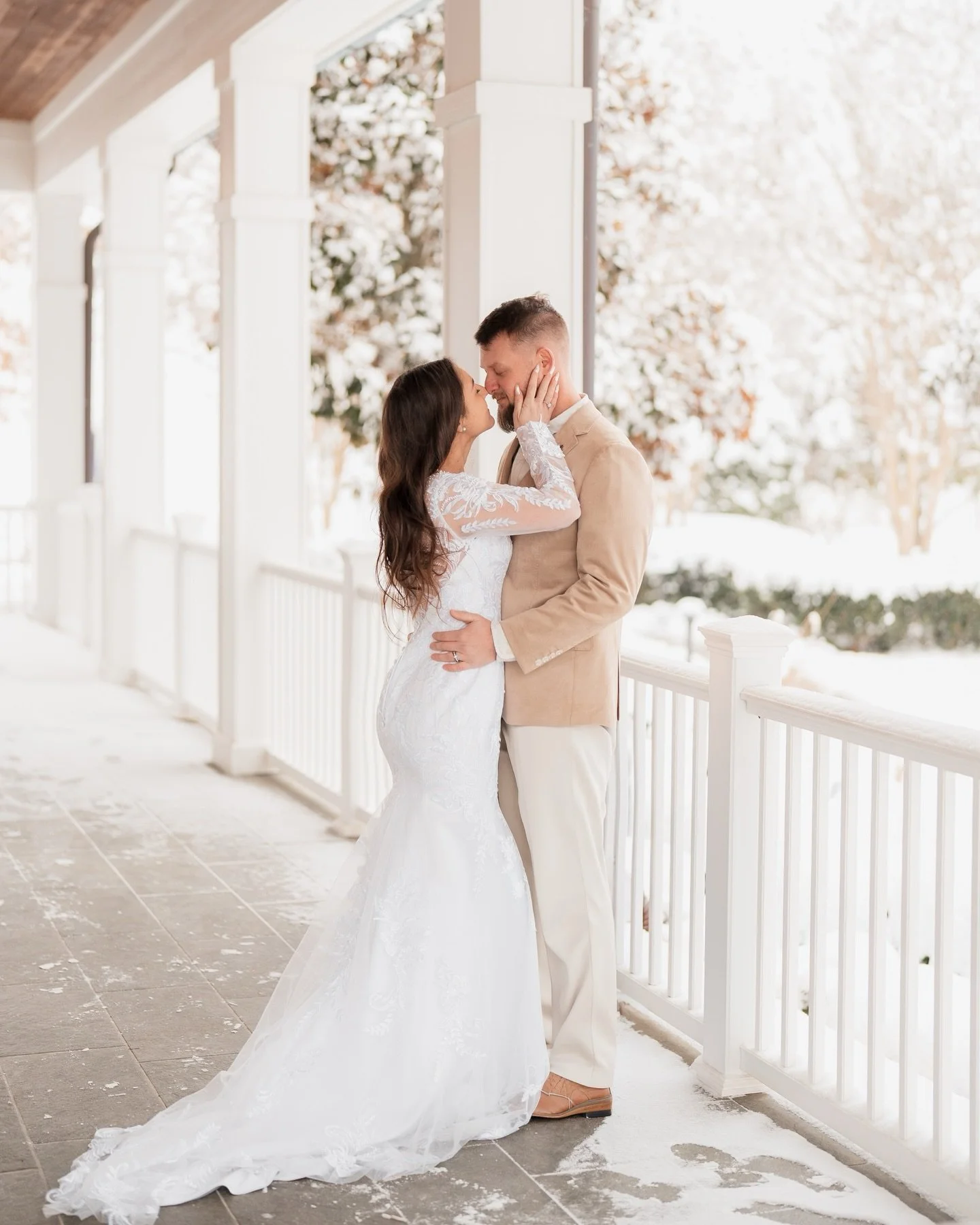 Snowflakes, soft kisses, and a love that keeps them warm 🤍❄️

There&rsquo;s something undeniably magical about a winter wedding &mdash; the quiet hush of fresh snow, the way the light wraps around every moment, and the intimacy that only a snowy day