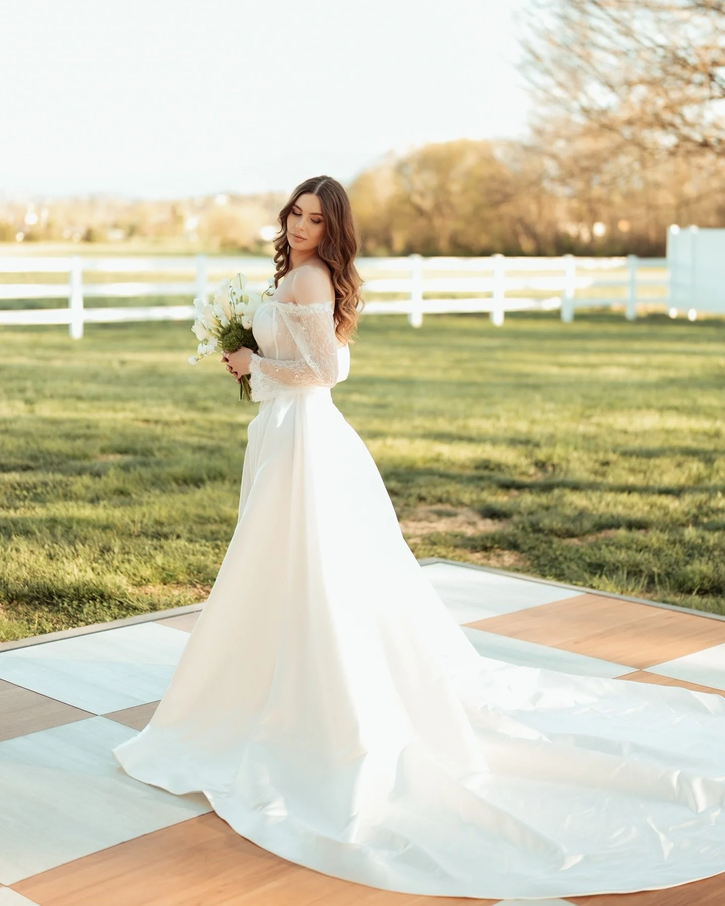 There&rsquo;s something truly special about capturing love in a place like this ✨ @theriverplacevenue 

From the moment I arrived, I knew it was going to be magic. The light here is absolutely stunning&mdash;soft, golden, and perfectly wrapping every