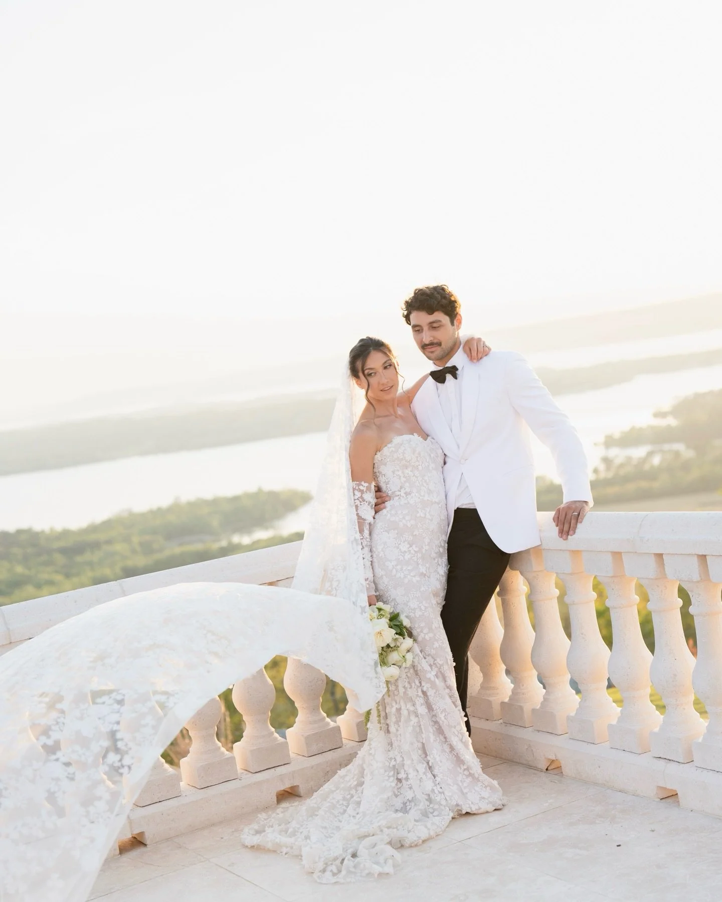 Let me tell you the love story that ends in forever ✨ 

When an incredible photographer, one of the most stunning venues, and a breathtaking backdrop all come together&hellip; this is the kind of magic you get. Every detail, every angle, every moment