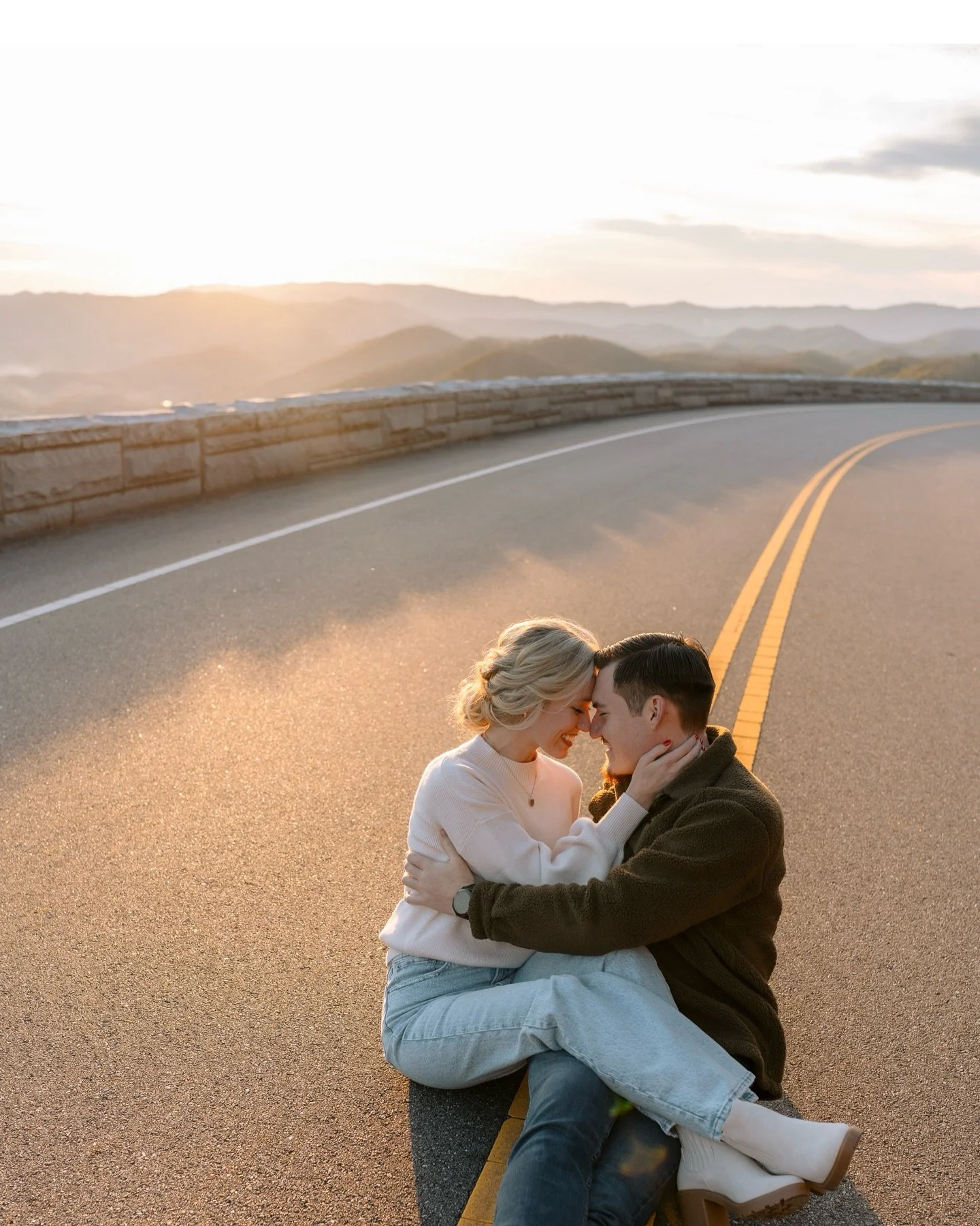 Your love story is captured on the top of the world 🏔️ Foothills parkway is not only the most mesmerizing location to capture your love story but the most romantic for sunsets and most memorable because of the beauty of its curves smokeymountainelop