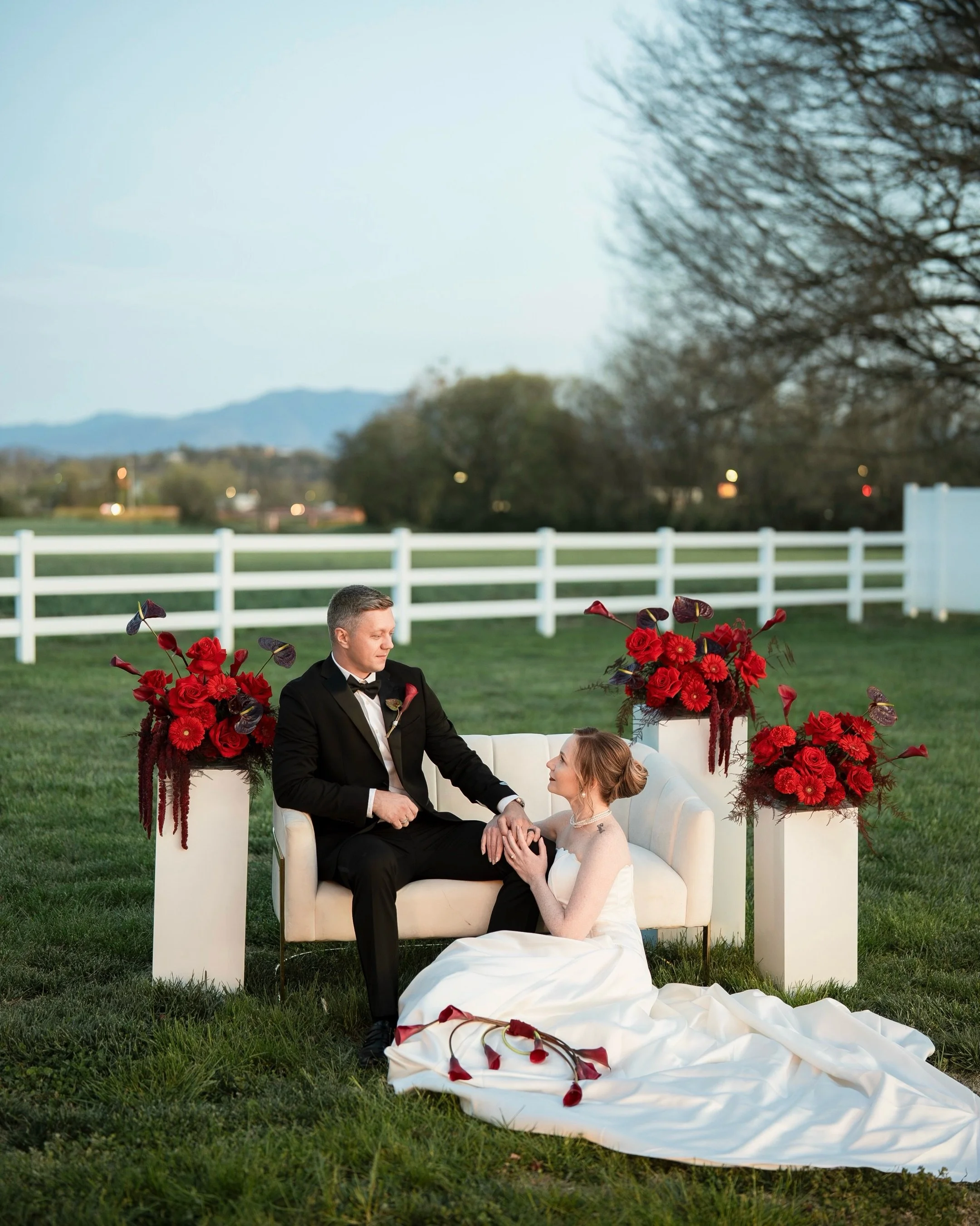 And nobody gonna take me higher ❤️ Venue - @theriverplacevenue Planner- @thegreenerydesigns  Dress - @cristinagrecushowroom Make up artist- @katerina.makehair. 🤍#smokeymountainelopement 
#seviervillephotographer #gatlinburgphotographer
#smokeymounta