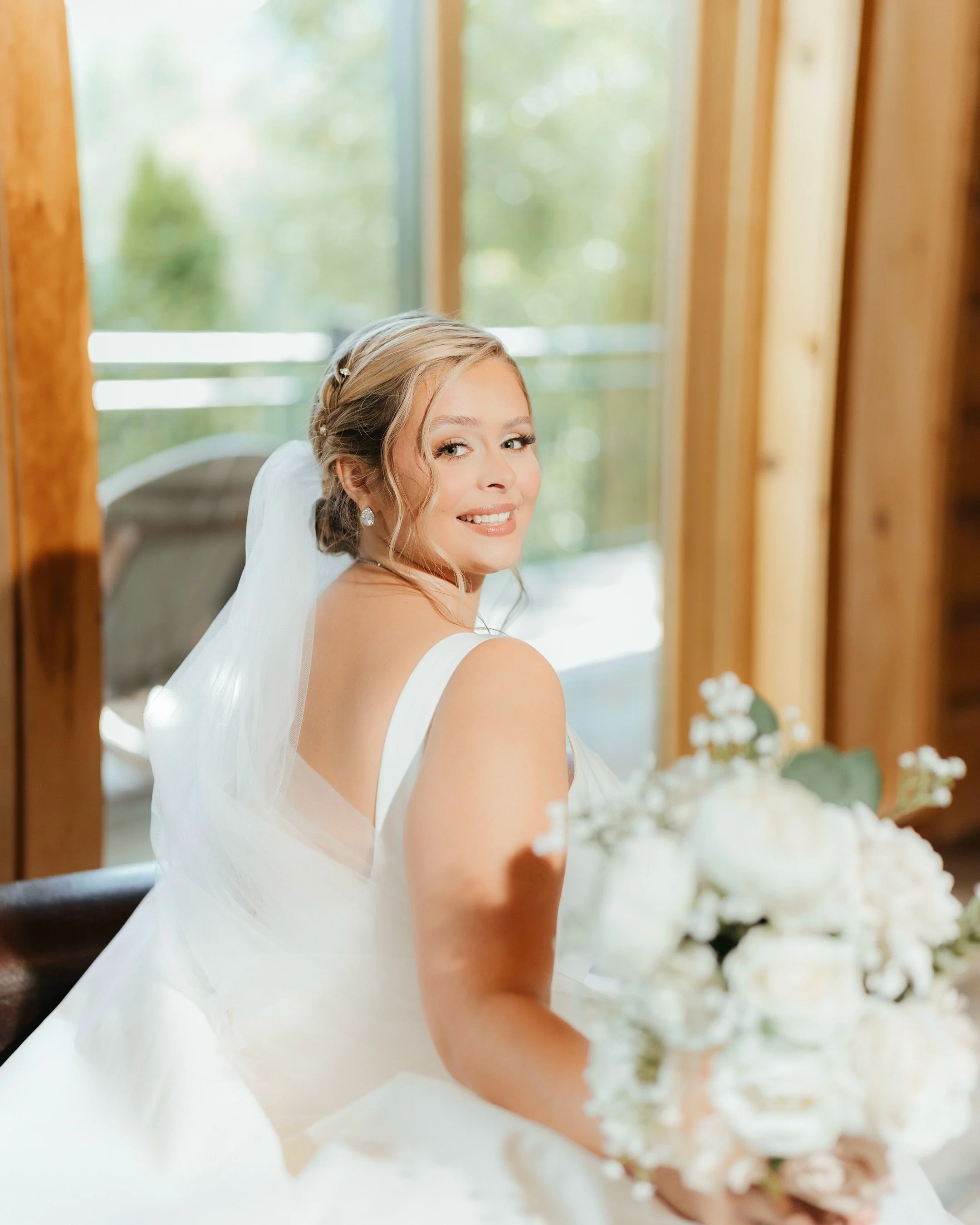 She is beauty. She is grace 🤍👰&zwj;♀️She looks like Marilyn Monroe but with a southern twist ☺️