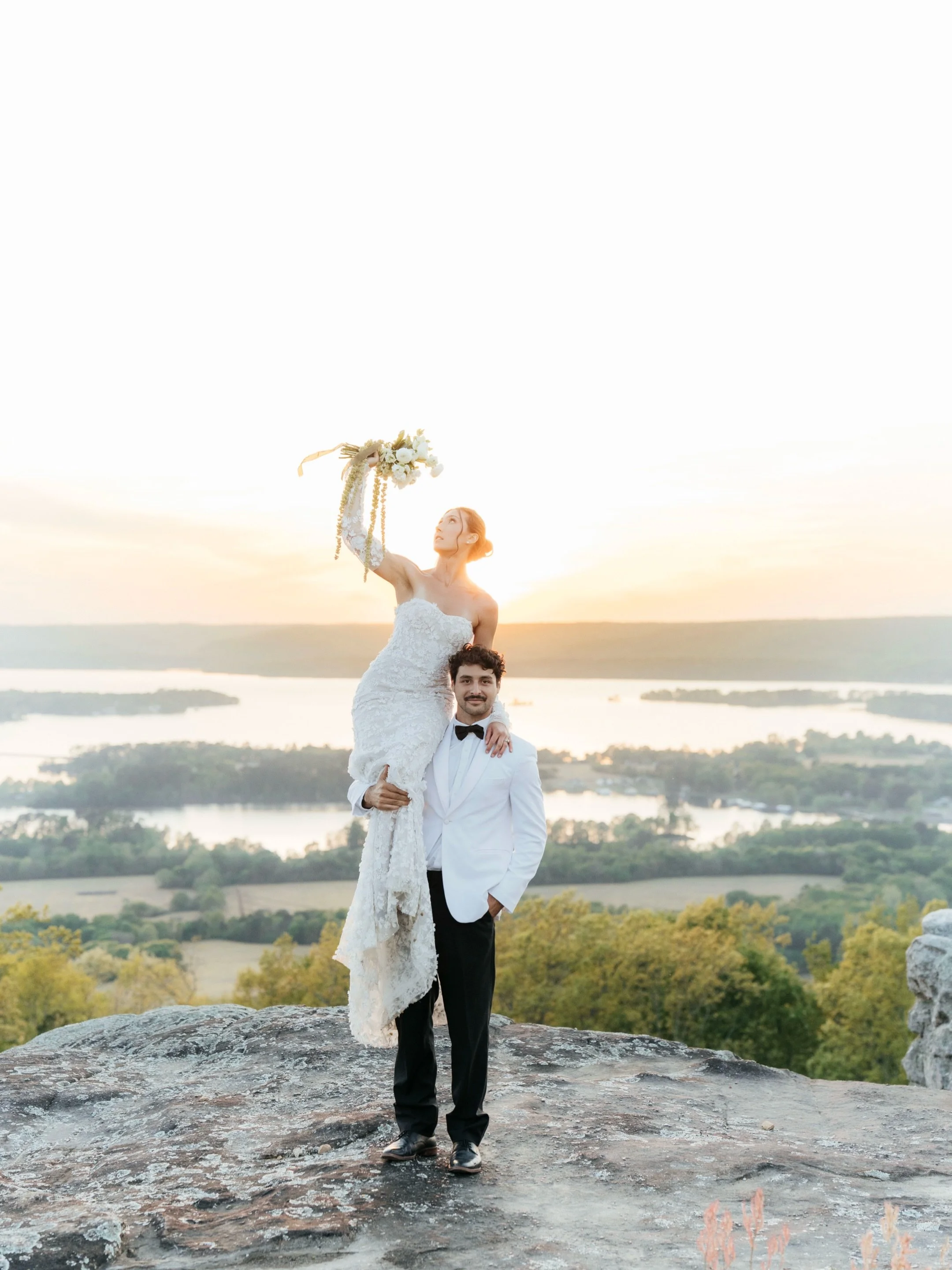 Iconic @gigi_h0lt18 shoulder lift up ☺️🤍 
Venue: @stonehavenweddings
Planners: @wanderandbloomretreats &amp; @enricheventsanddesigns
Florals: @enricheventsanddesigns
HMUA: @beautybybelbham
Couple: @gigi_h0lt18
Suit: @generationtux
Dress and Veil: @t