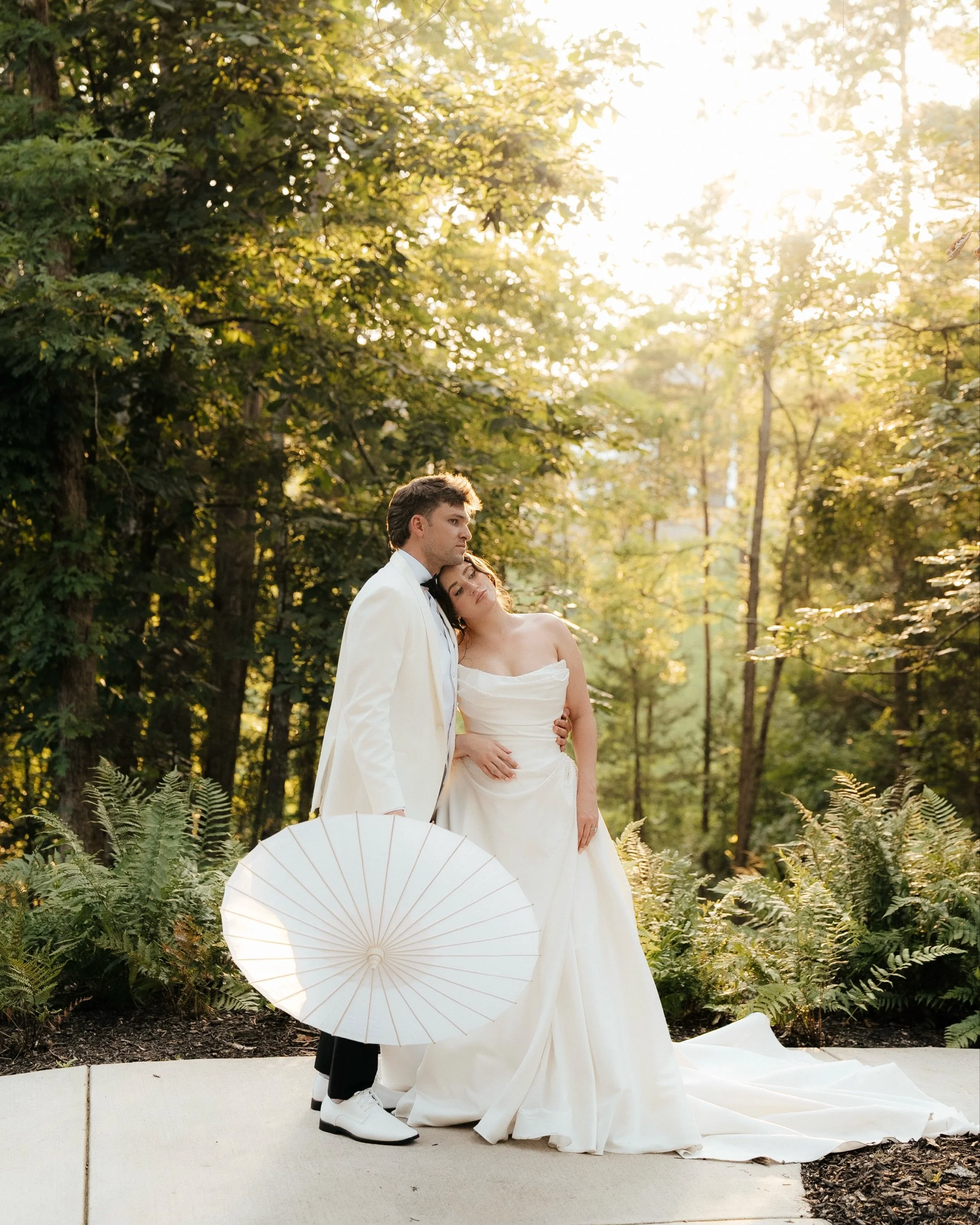 Some wedding days just have a way of feeling timeless. ✨

From quiet moments getting ready to golden hour portraits beneath the trees, every part of this day was filled with so much love, joy, and intention. The modern elegance of Nicholas Heir in Se