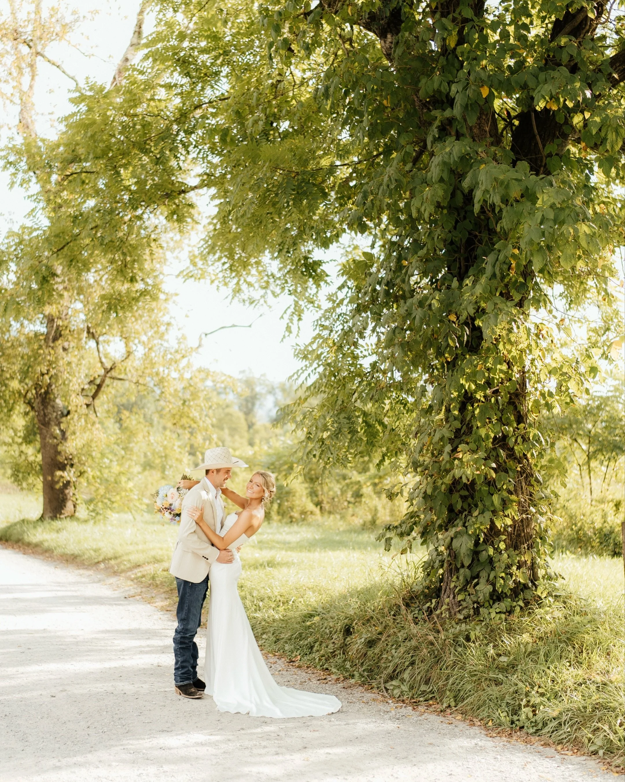 There&rsquo;s something so magical about an intimate elopement in the heart of Cades Cove. 🤍🌿

I had the absolute honor of photographing this beautiful couple as they celebrated their love surrounded by the breathtaking landscapes of the Great Smok