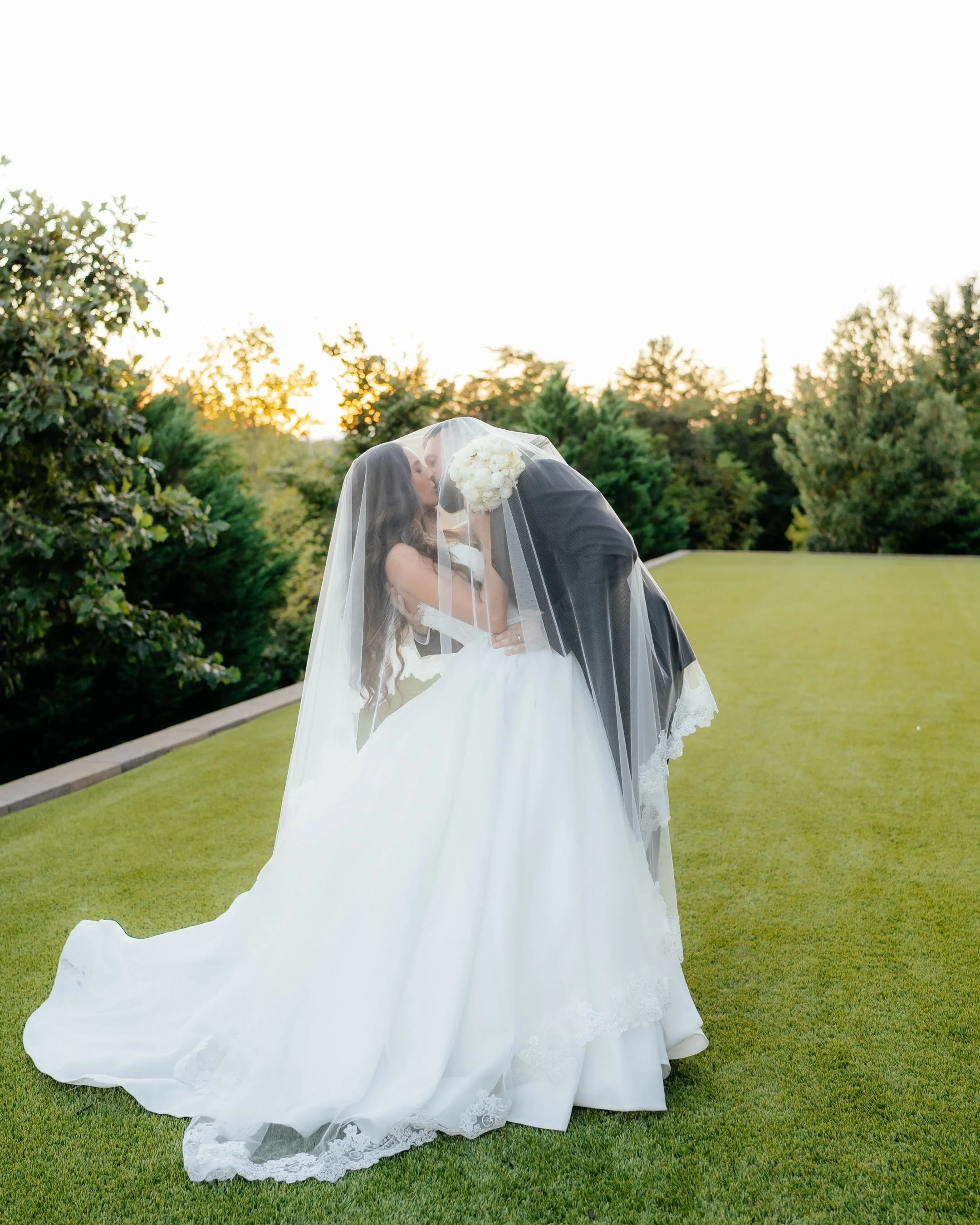 Each photo is a masterpiece 💍 An intimate day, an extraordinary love, and the beginning of forever. 🤍✨

Surrounded by their closest people at the beautiful Nichols Heir in Sevierville, Tennessee, their wedding was a reminder that the most meaningfu