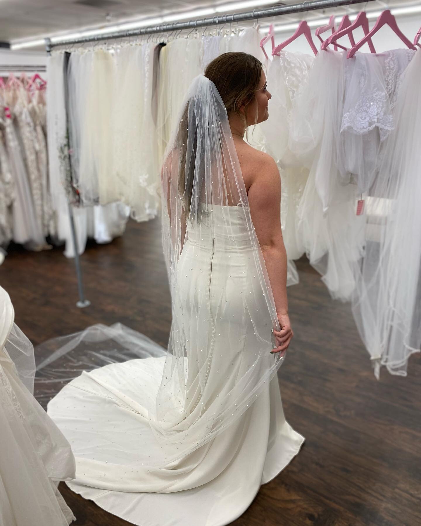 Short veil, medium, or cathedral length... We&rsquo;ve got you covered 😉 #veil #wedding #bridalstore #bride #weddingdress #smallbusiness