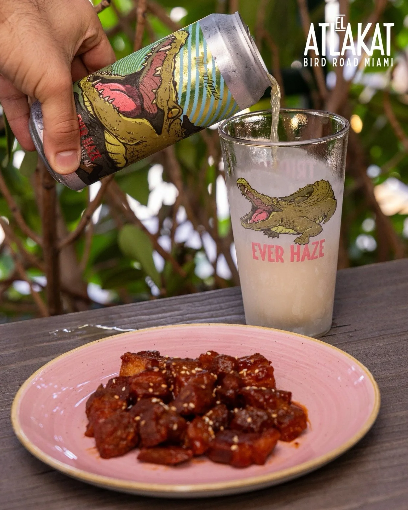 Holiday gatherings call for crispy bites and good drinks. Let&rsquo;s eat. 🎄🍻

ONLY AT BIRD ROAD: 9425 S.W. 40th. Street. Miami, FL 33165&nbsp;
💻 Orders, delivery and reservations at www.elatlakat.com
☎️ (305-552-9090) or ☎️ (305-552-1918)
&nbsp;
