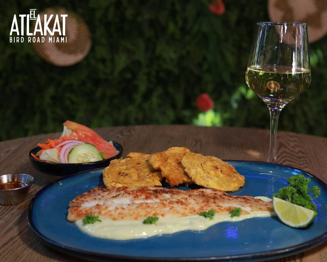 Fresh corvina, crispy tostones, white wine on the side. Lent never looked this good. 🍋🇸🇻

ONLY AT BIRD ROAD: 9425 S.W. 40th. Street. Miami, FL 33165&nbsp;
💻 Orders, delivery and reservations at www.elatlakat.com
☎️ (305-552-9090) or ☎️ (305-552-1