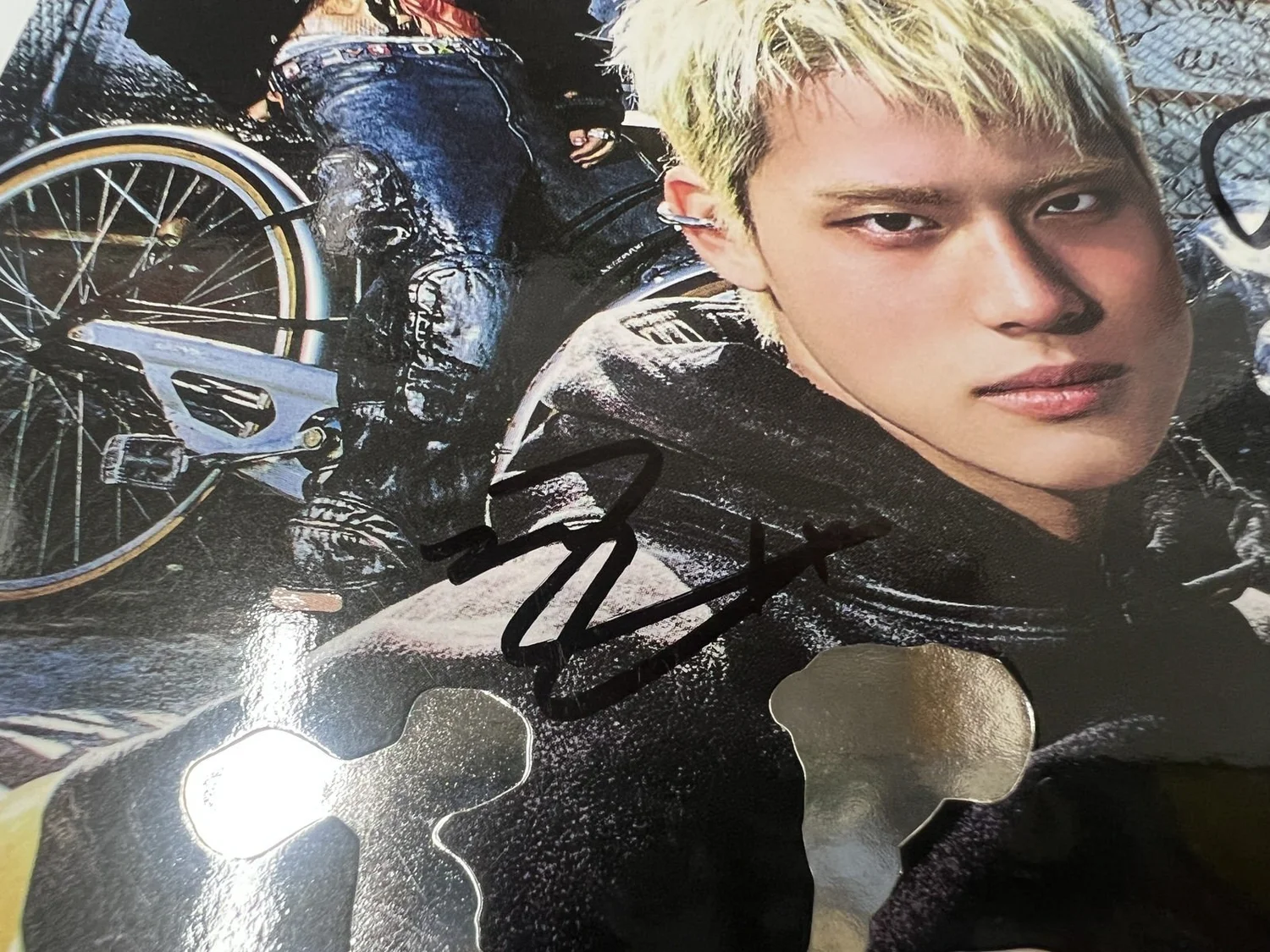 NEWBEAT - RAW AND RAD (RAW Ver.) SIGNED ALBUM — chaepeach