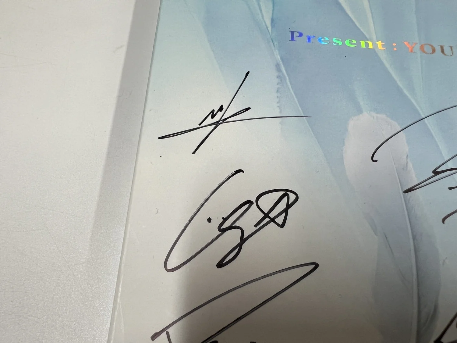GOT7   ユギョム　サイン入りバッジ GOT7 - Present: You SIGNED ALBUM — chaepeach