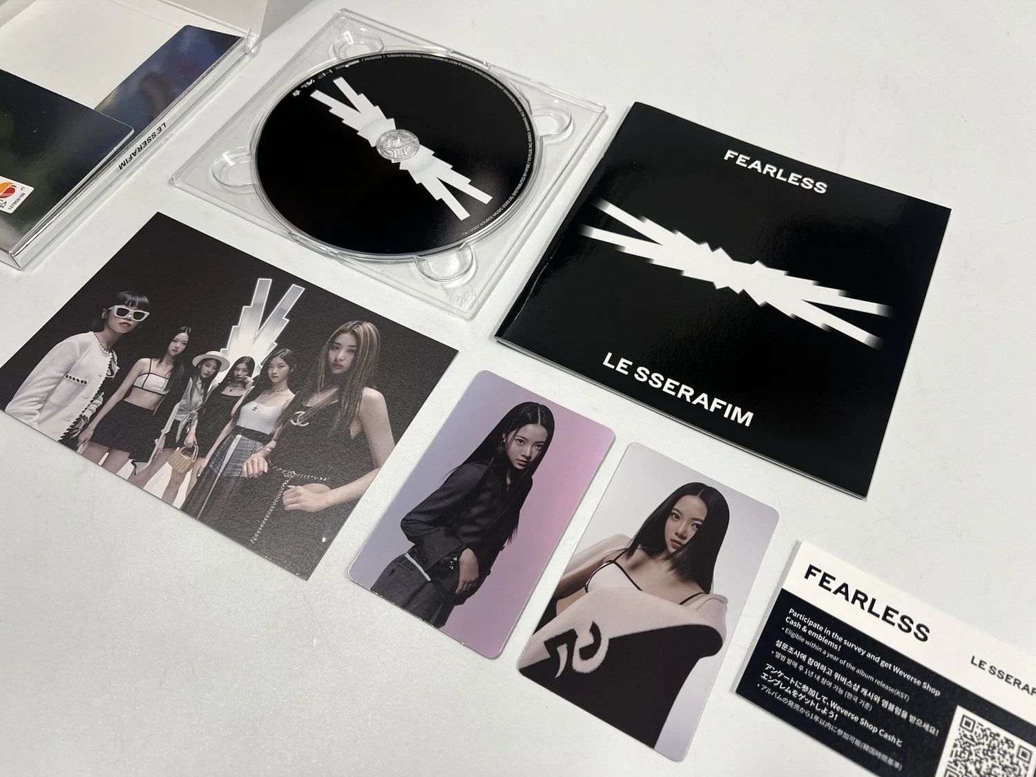 LE SSERAFIM - FEARLESS (Monochrome Bouquet ver.) SIGNED ALBUM