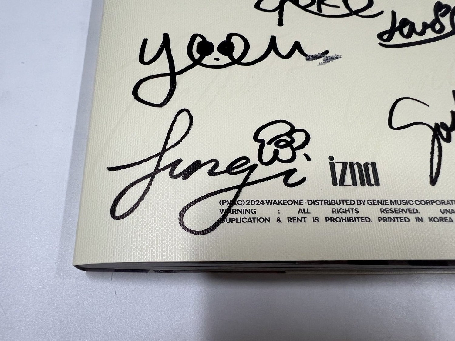izna - N/a (iz ver.) SIGNED ALBUM — chaepeach