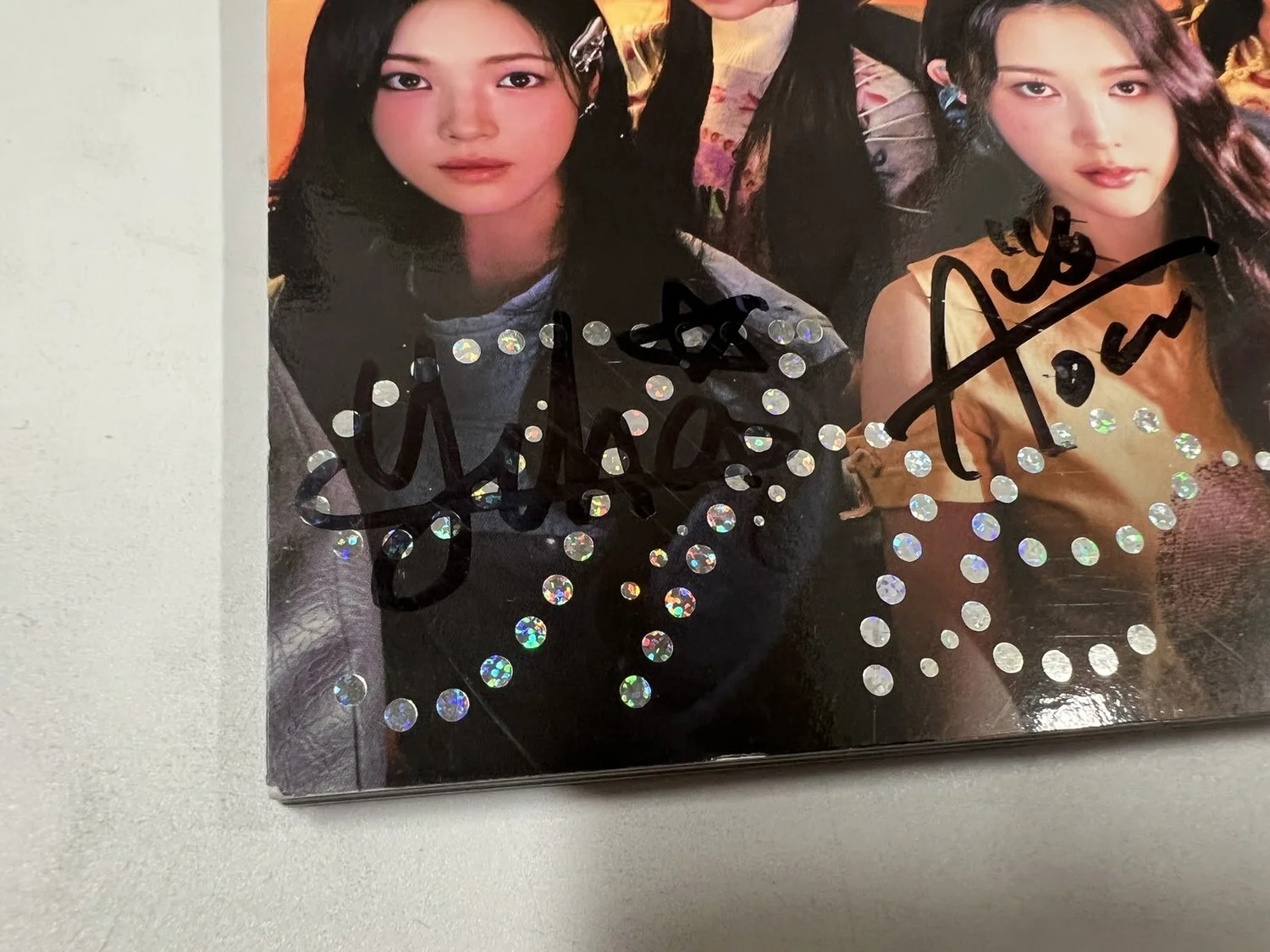 Hearts2Hearts - The Chase (Photobook ver.) SIGNED ALBUM — chaepeach