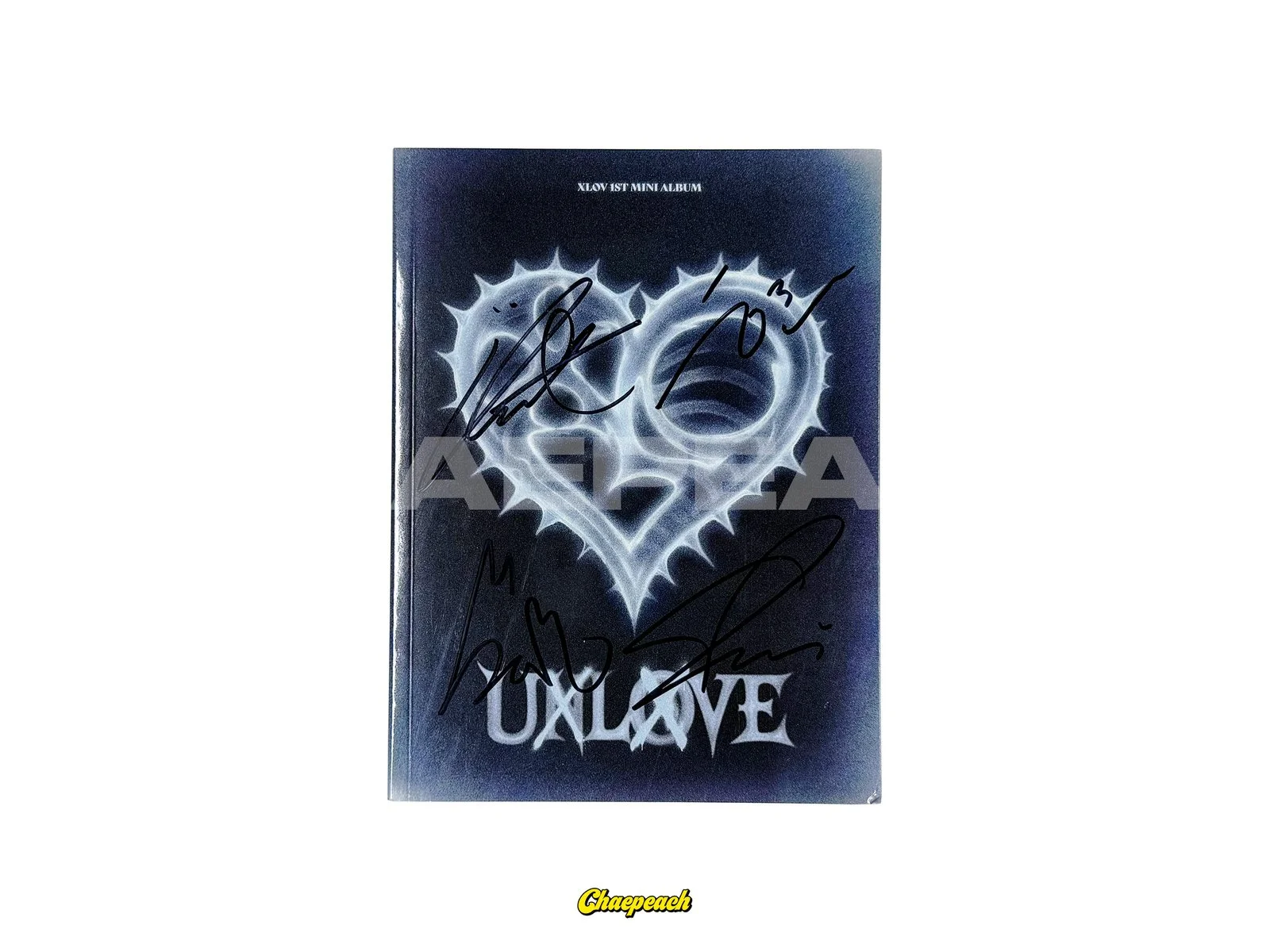XLOV - UXLXVE (O VER.) SIGNED ALBUM