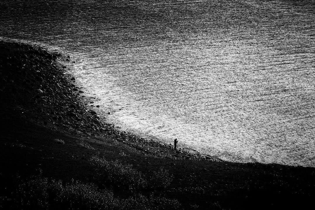 Fishing (Finnmark(Norway)
.
.
.
#bnw_zone #masters_of_darkness #fineart_photobw #mustavalkoinen #maisemakuva #monochromatic #bnw_mood #norwaynature #norja #finnmark #fishingphotography #kalastaja