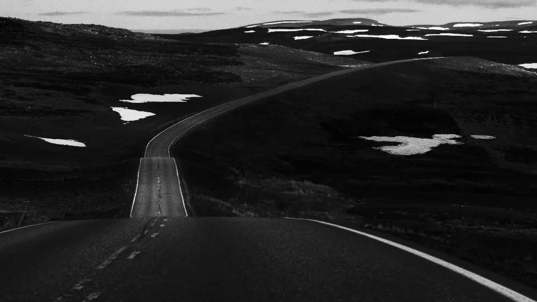 Roads of Norway🖤🩶
.
.
.
#roadphotography #norway #arctic #lifeinthearctic #finnmark #visitnorway #norja #pohjoisnorja #bnw_society #bnw_experimentalism #bnw_mood #fineartphotography_bw #fishingphotography #monochrome #masters_of_darkness #tie #road
