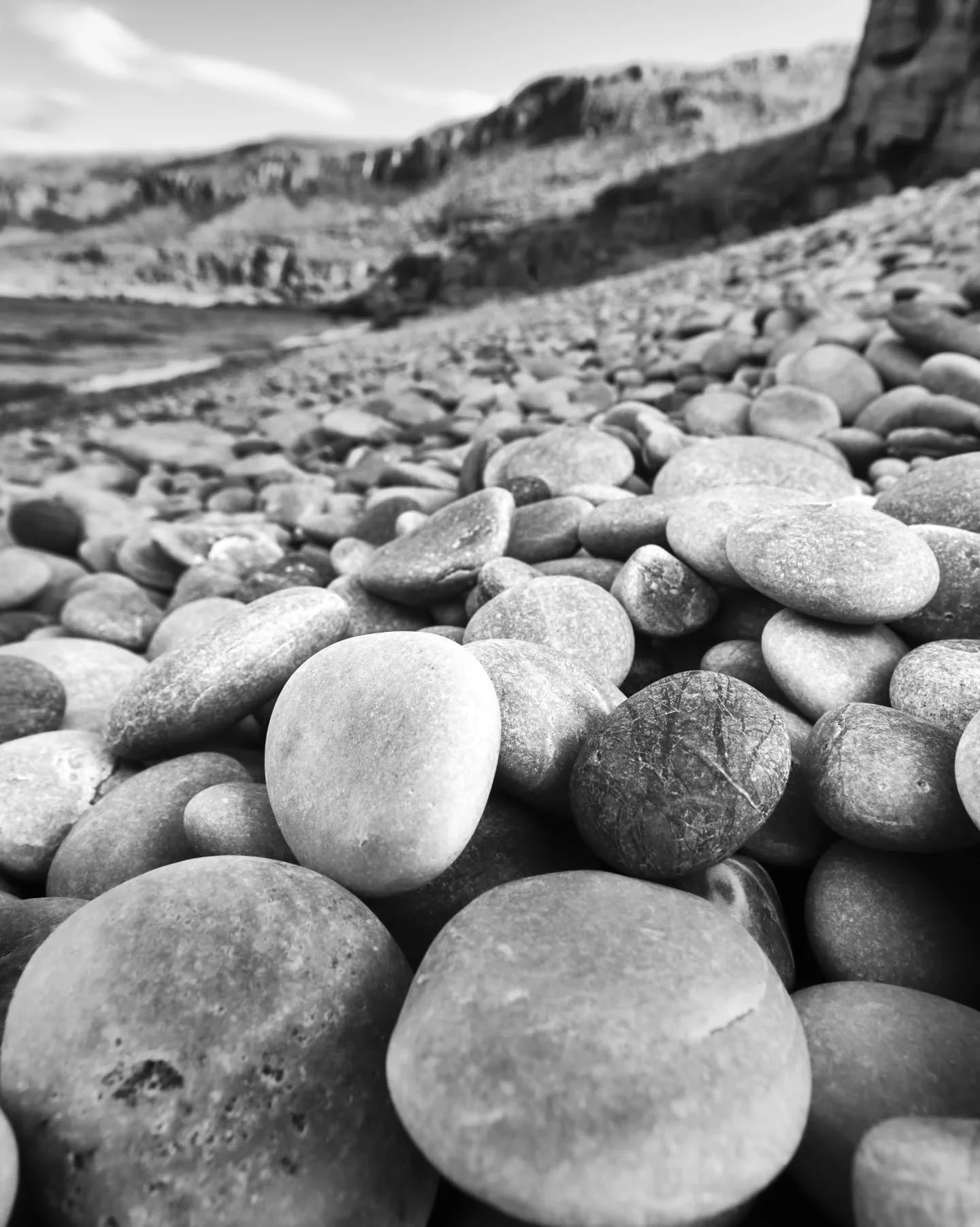 Rolling stones of Northern Norway.
 
#maisemakuva #landscapephotography #blackandwhitelandscape #fineart_photobw #mustavalkoinen #svartoghvit #finnmark #perletur #pohjoisnorja #bnwphotography #monochromephotography #bnwmood #bnw_norway