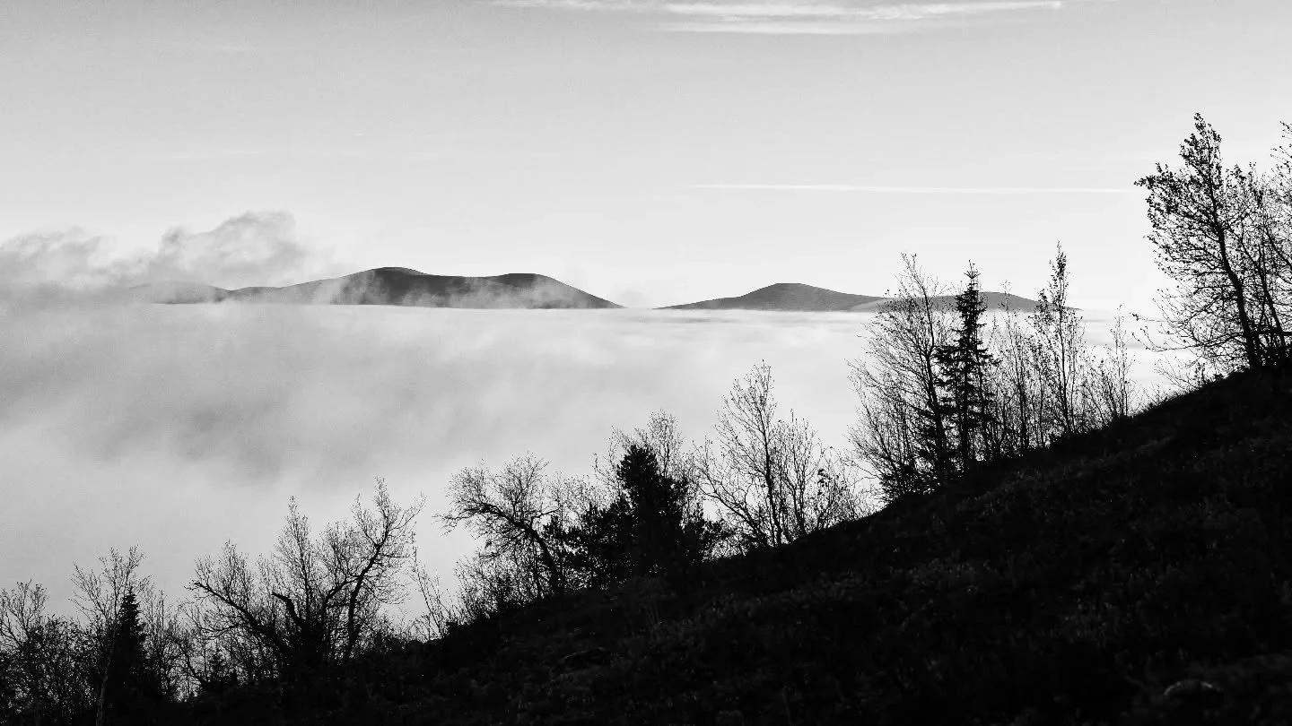 These &quot;bubble hills&quot; make me very happy😌.
Ok, they are called fells, but I call them Bubbles😄.
.
.
.
#bnw_experimentalism #bnwmood #bnw_finland #masters_of_darkness #landscapephotography #maisemakuva #mustavalkoinen #monochromatic #blacka