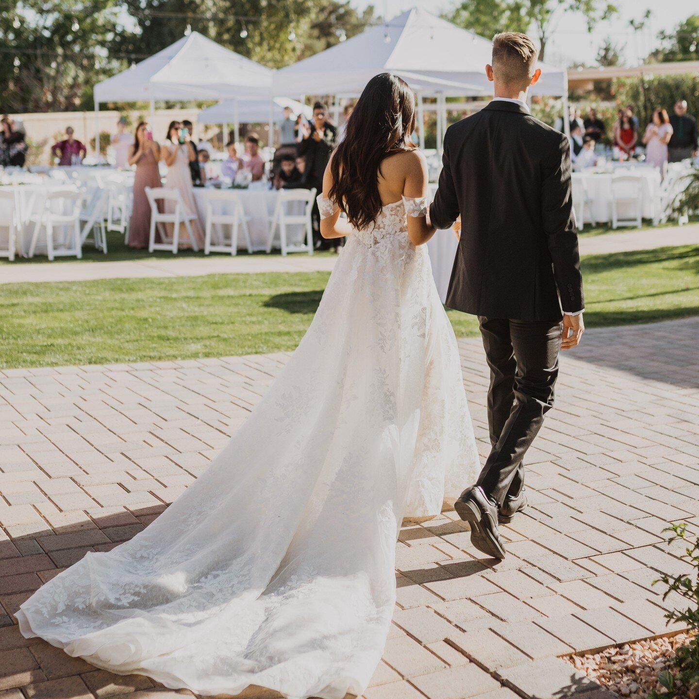 Fun Fact: Did you know that Labor Day is one of the most popular weekends to get married? 👀  If you're thinking about making this holiday next year your wedding date, book a private tour with us! Link in bio 🔗 

PC: @rayannmariephotography 📸