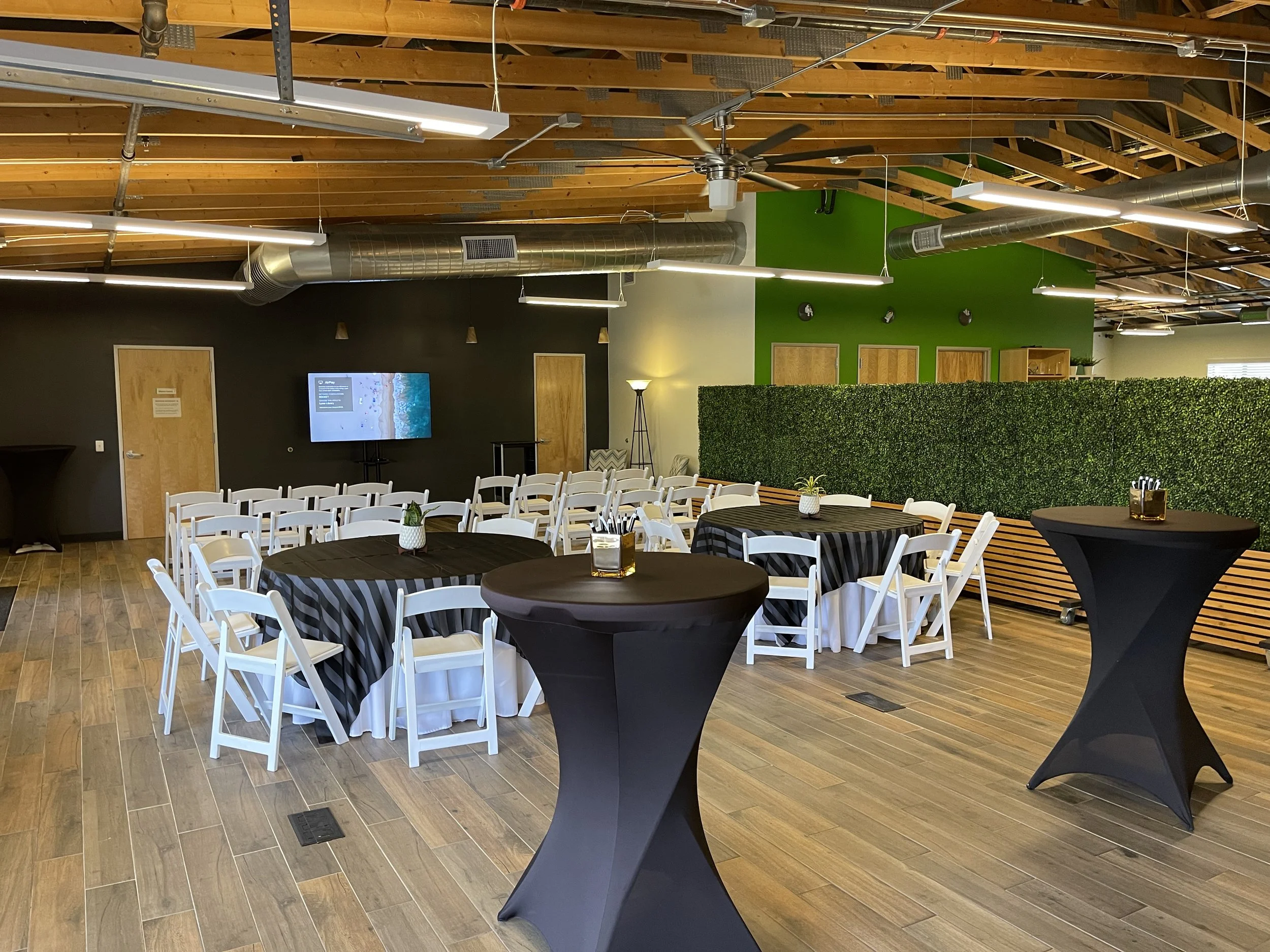 Restaurant vs. Venue: Which Is Best for Your Corporate Event?