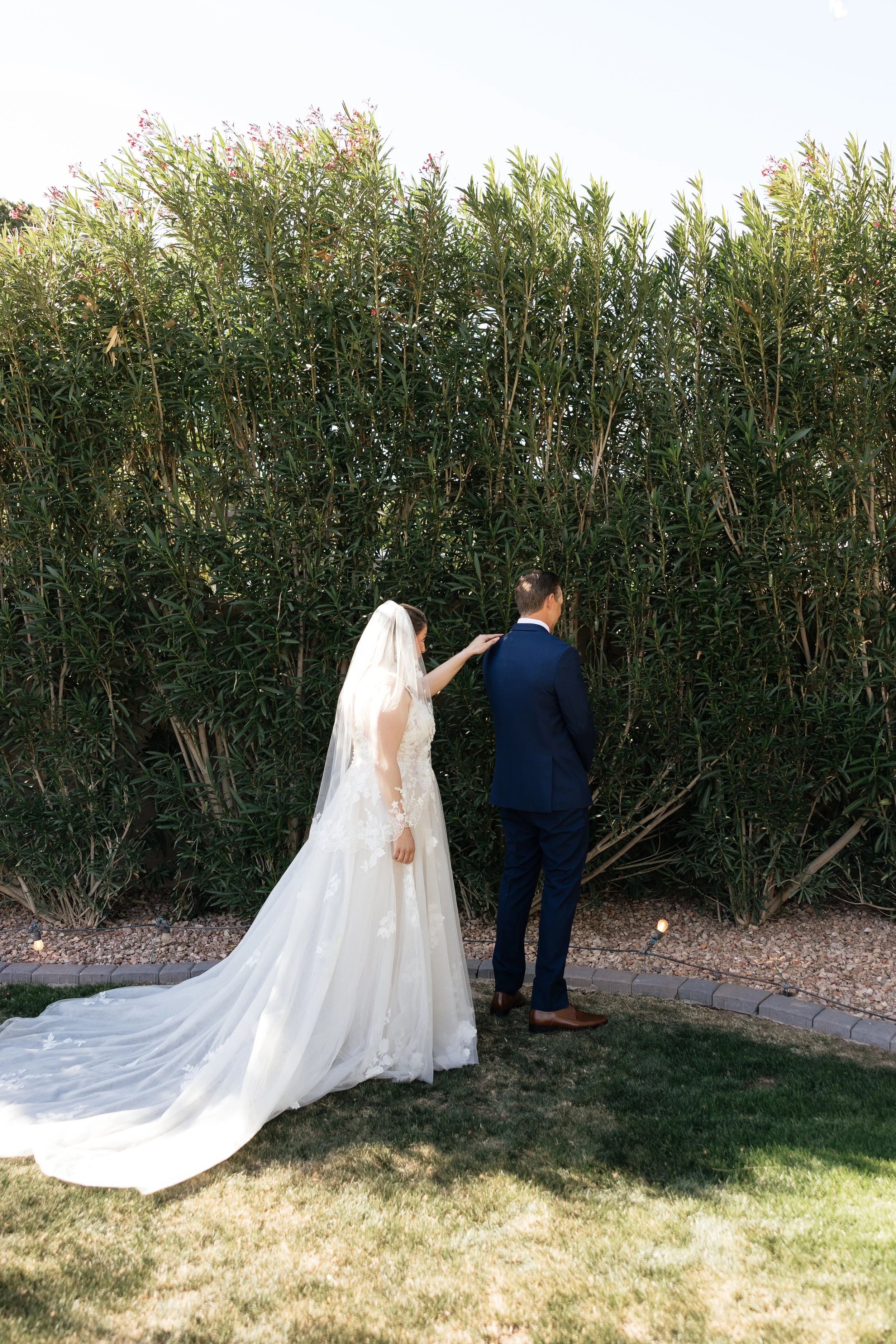 First Look Wedding or Traditional Reveal? How to Choose Your Perfect Moment