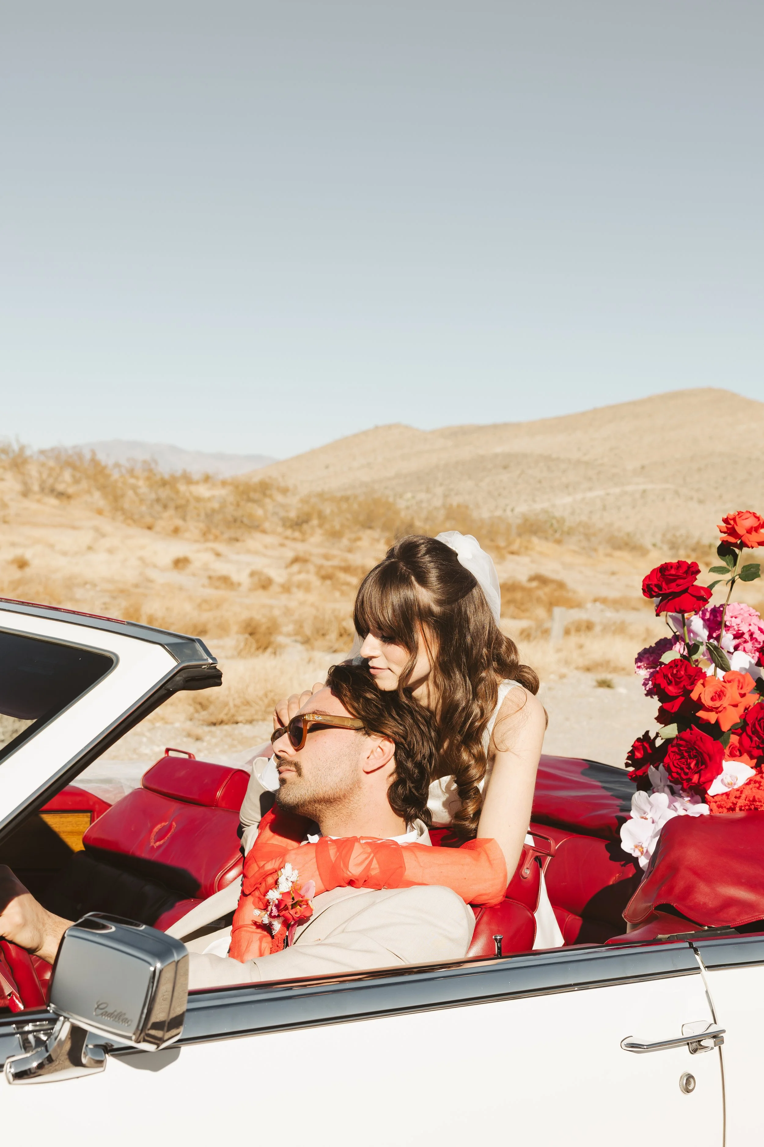 couples photos las vegas wedding flowers