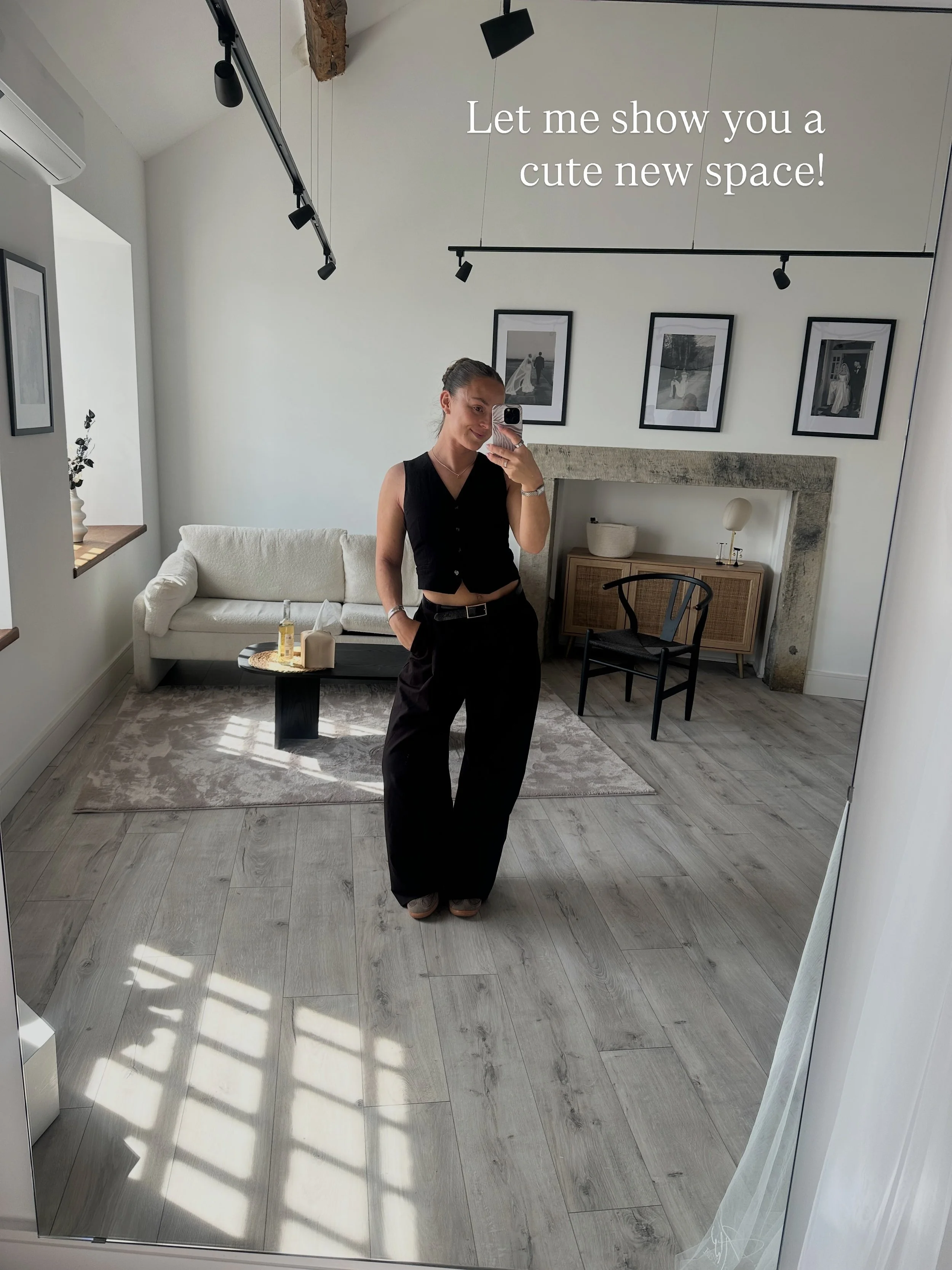 Let me show you a new space! 

We haven&rsquo;t really shown this room on insta yet but welcome to our third fitting room! 

We absolutely LOVE this space and can&rsquo;t wait to help our brides find the one in here! 

Swipe for some gorgeousness ✨


