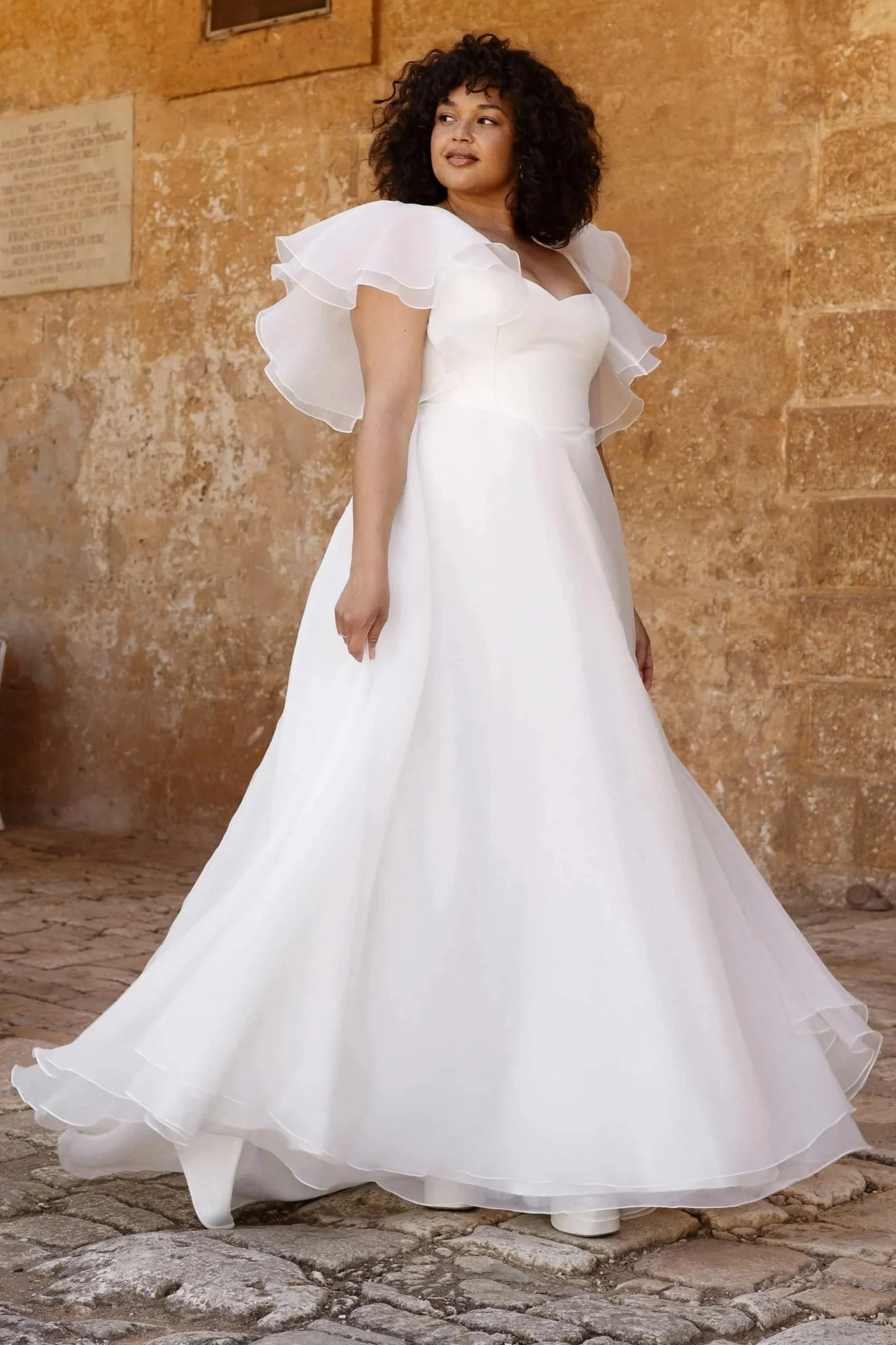 Truvelle - Cindy £2400 with sleeves / £2200 no sleeves 
