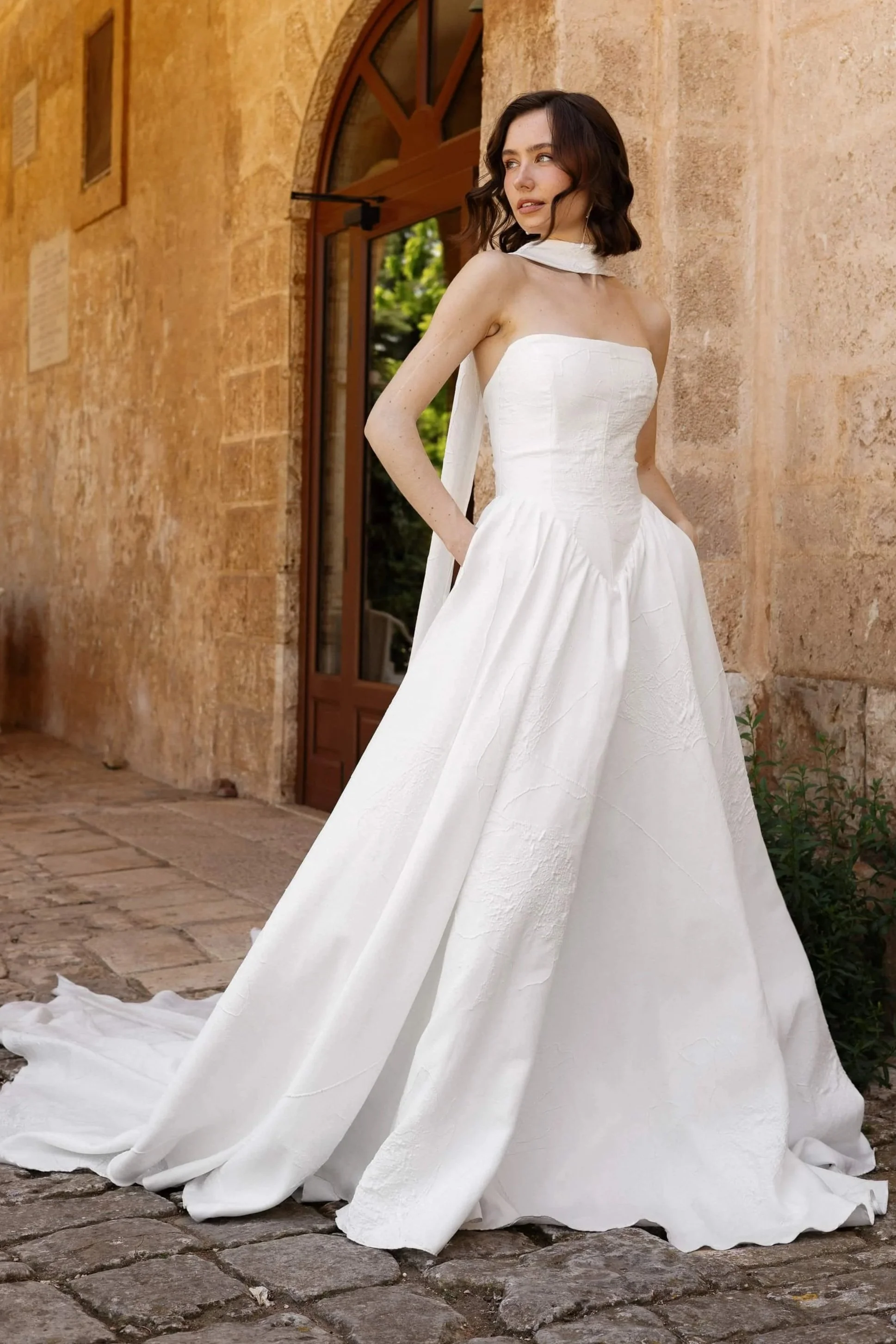 Truvelle - Laura - £2300 with sleeves / £2100 No sleeves 