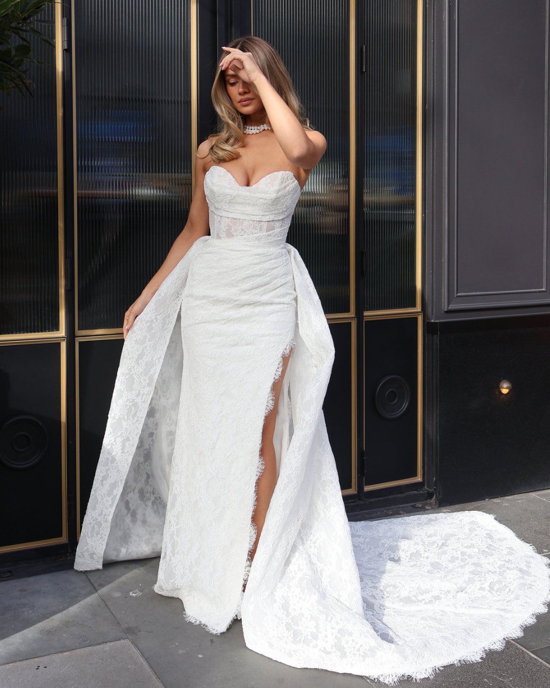 JANE HILL - HUNTLEIGH LACE - £3260 (OVERSKIRT £484)