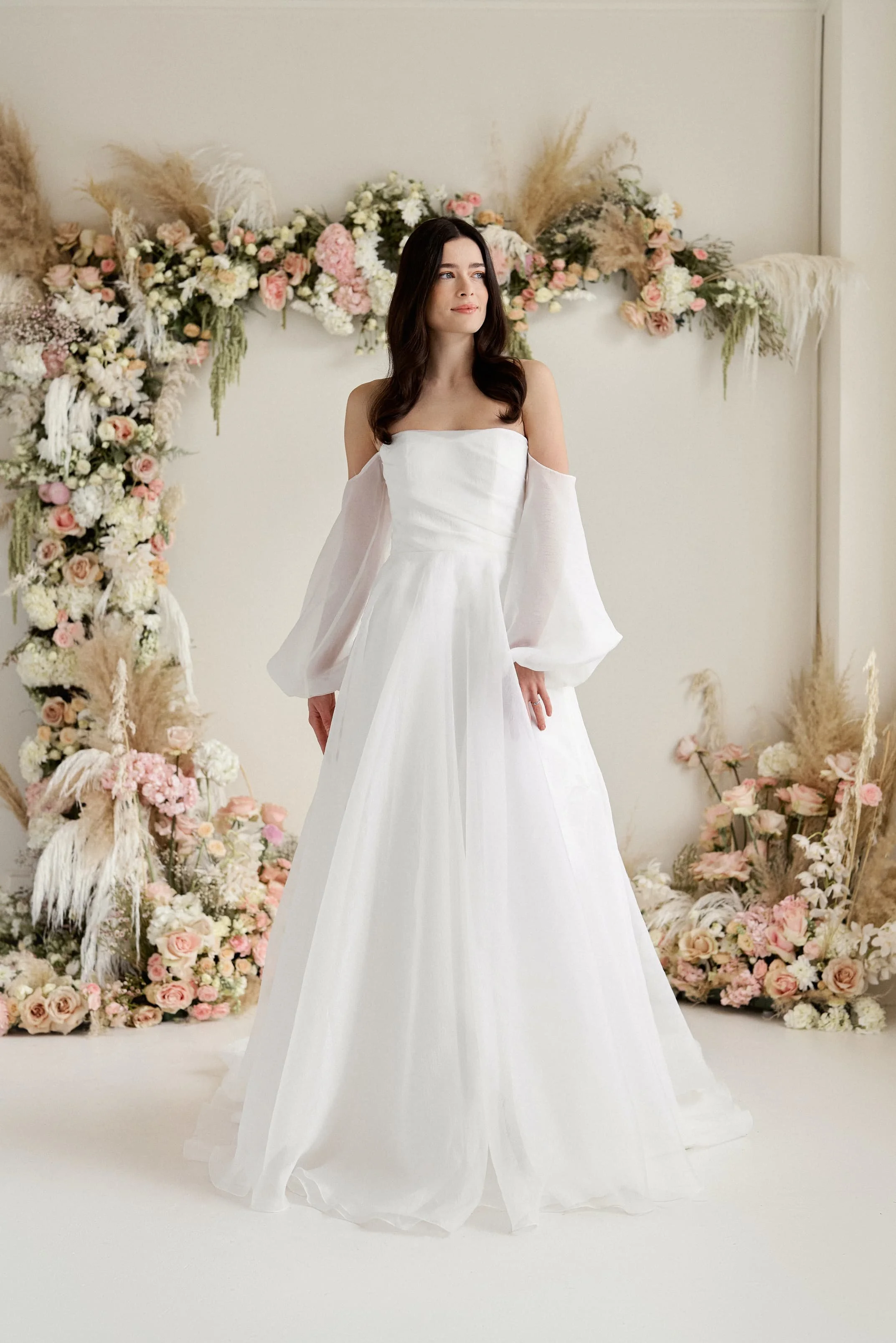 Truvelle - Wisteria - £2400 With sleeves / £2200 no sleeves 