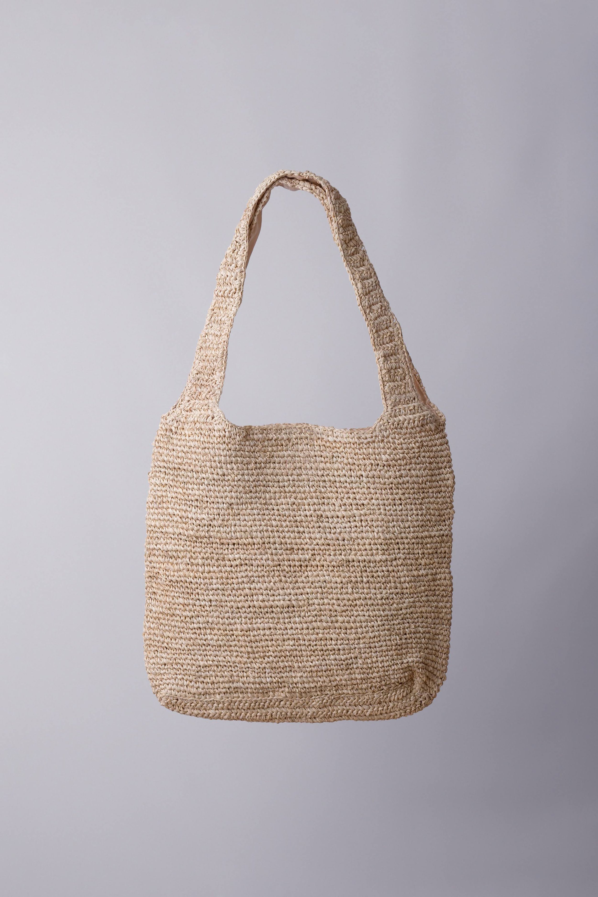 summer beach handmade/weaved bag from natural fibre; simple, minimal, boho style; oversized tote bag in natural colour; raffia