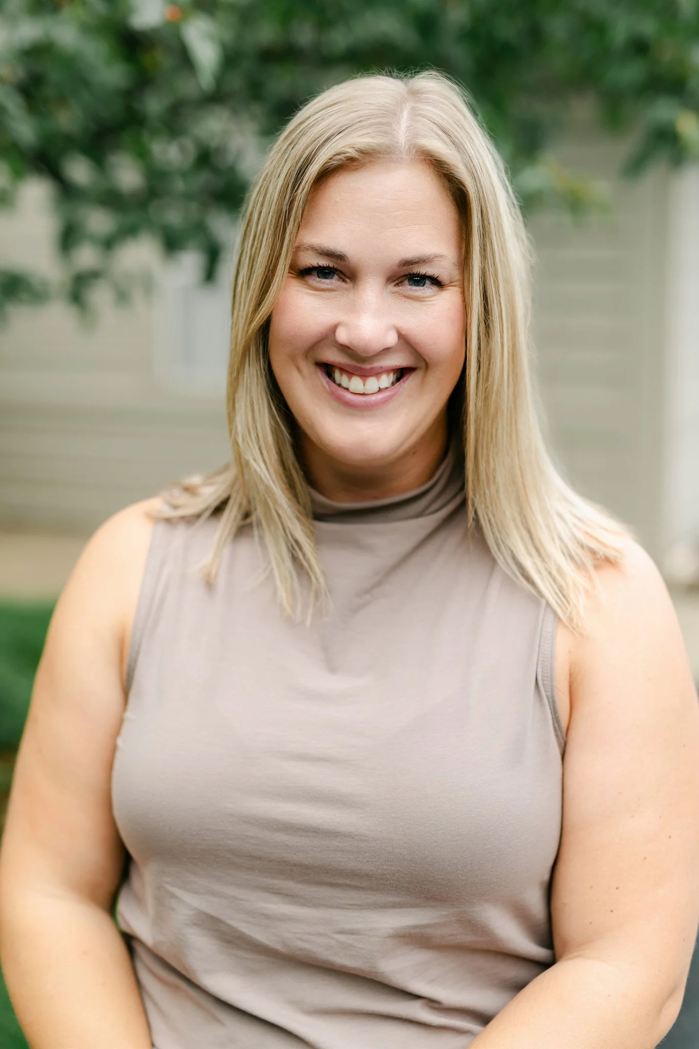 Dr. Brenda Heinecke headshot