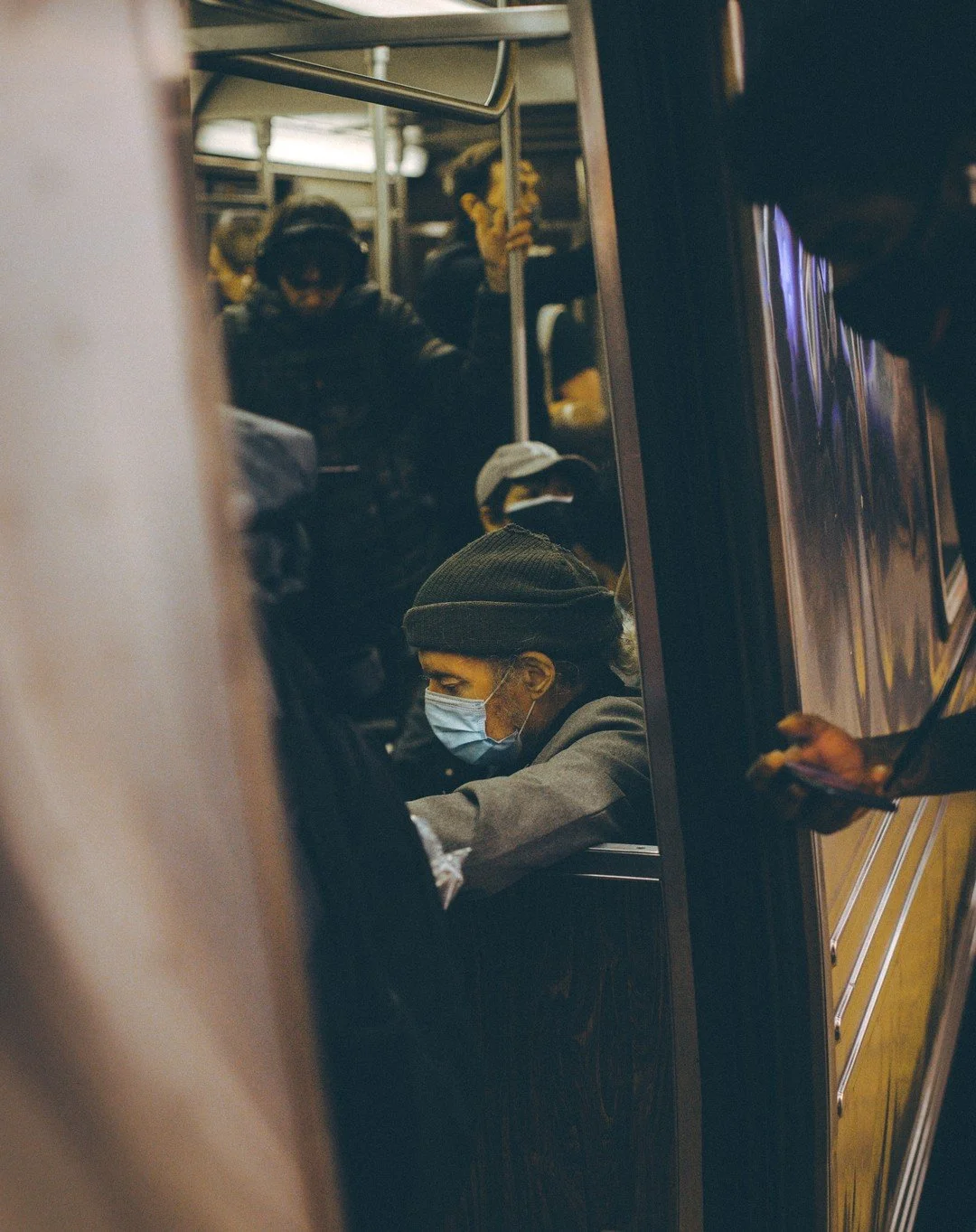 On my way home a I snap this quick photo of this gentlemen. I think it looks dope.
.
.
.
.
.
.
#Camera #Capture #Composition #InstaPhoto #Instadaily #Instafocus #Photographer #50mm #canonrp #streetphotography #LensOnStreets #StoryOfTheStreet #Urbanph