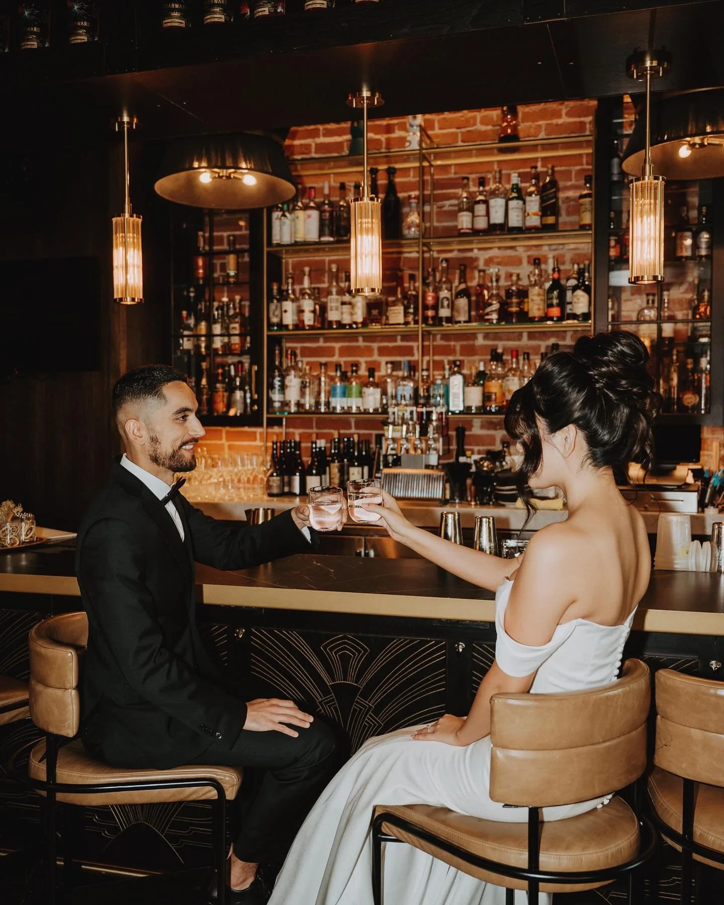 Cheers to celebrating the special moments! 🥂🤍✨

📸: @alyssarubyphotography 

#historicstarlounge #sacramento #hyatthousemidtownsacramento #wedding #photography #visitsacramento