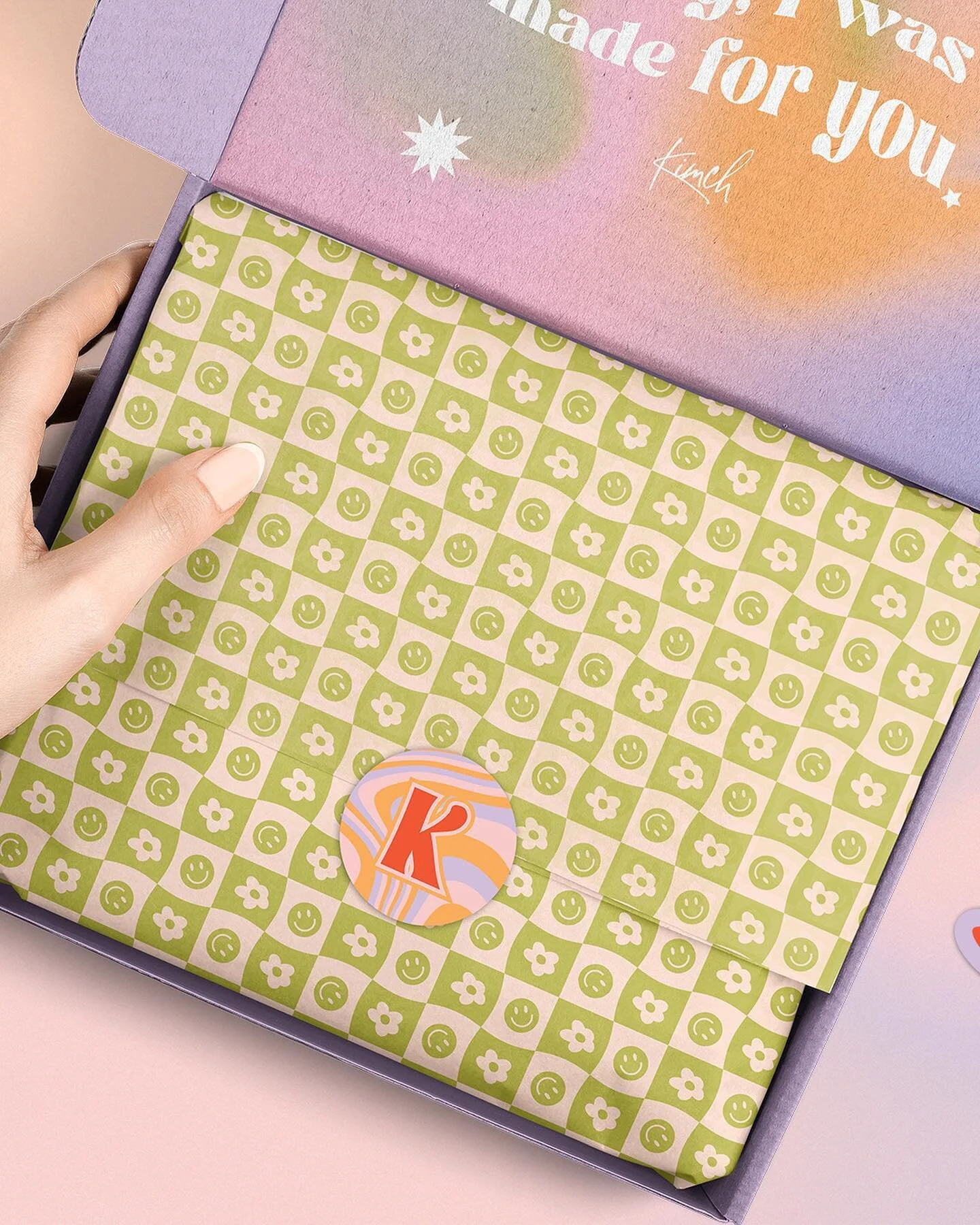 Packaging re design for Jewellery brand @kimch.co 💍 Owner, Kimberly approached me to create for her an epic unboxing experience as the brand begins to focus on targeting a youth audience 💖 We created fun, vibrant and retro feeling patterns and grap