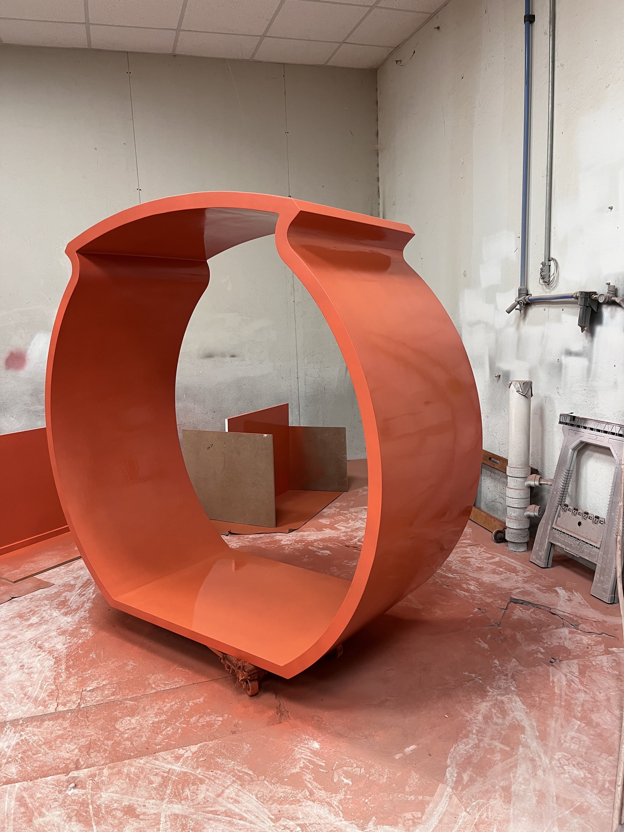 hildren’s Museum ExpERIEnce in Erie, PA - In progress Fish bowl shelf (Automotive paint on Wood, MDF, body filler)
