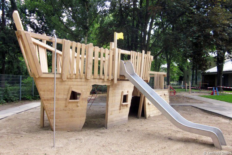 F_12.045_Ursulastraße IV_Spielgerät_1230_WEBSITE__bearbeitet.jpg