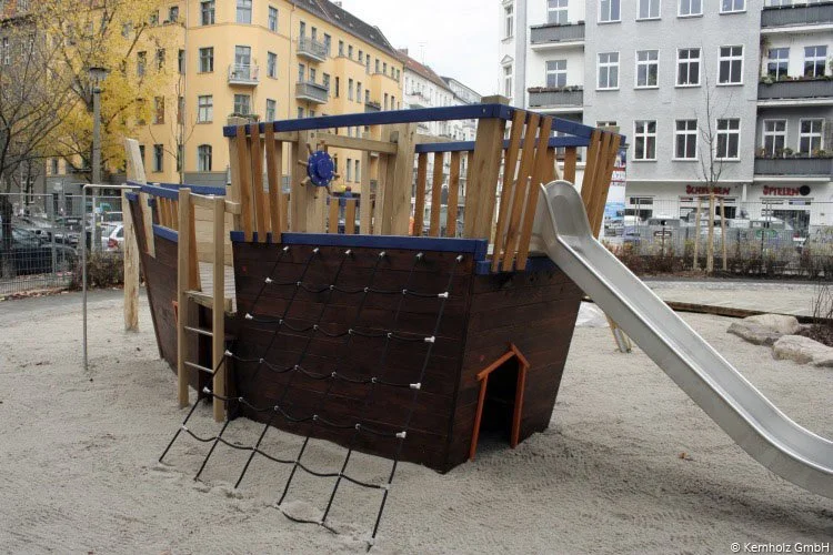 Spielschiff "Käthe-Niederkircher-Straße III"