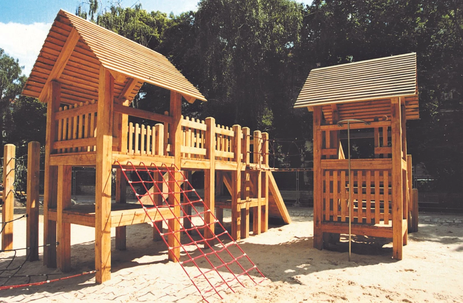 F_03.033_Chamissoplatz_Spielgerät_0326_WEBSITE__bearbeitet (2).jpg