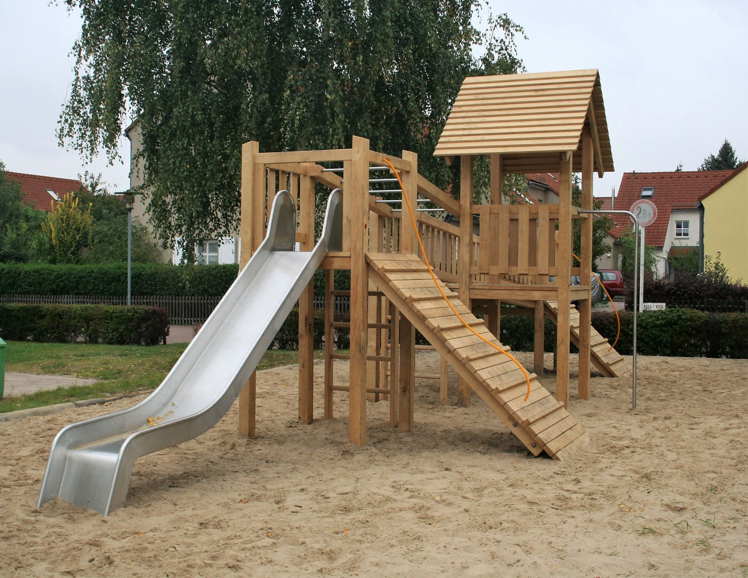 Kletterturm mit Rampe und Rutsche, Mohriner Allee