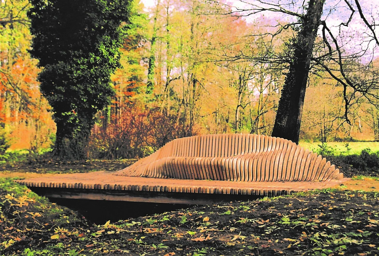 Lamellen-Stegbrücke mit Wellen, Lenné-Park Baruth
