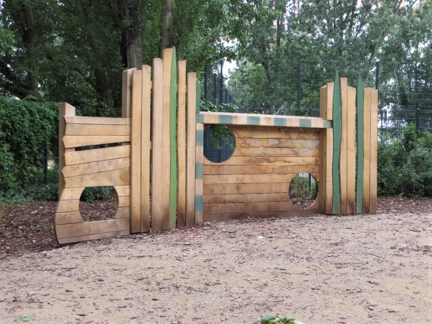 F_12.079_Hildegard-Jadamowitz-Straße_Spielgeräte_1323_WEBSITE__bearbeitet (2).JPG