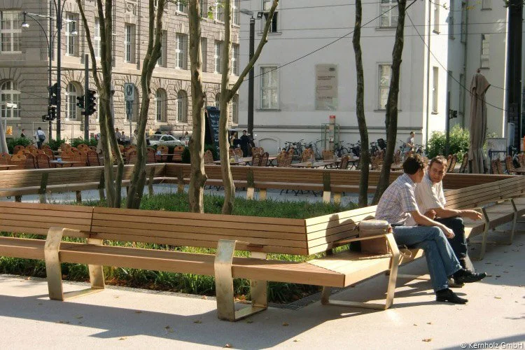 Sitzbank, An der Spandauer Brücke