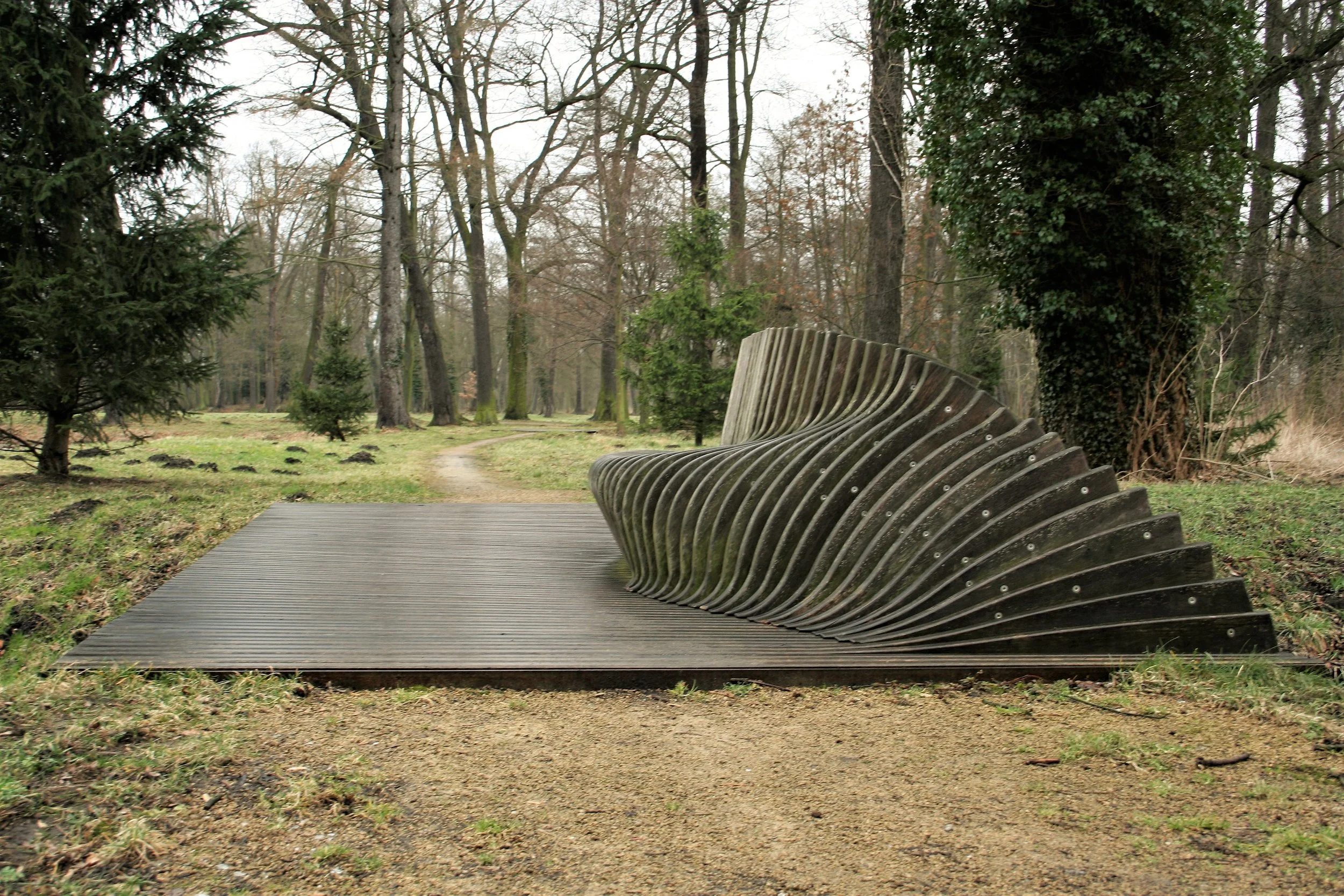 Lamellen-Stegbrücke mit Wellen, Lenné-Park Baruth
