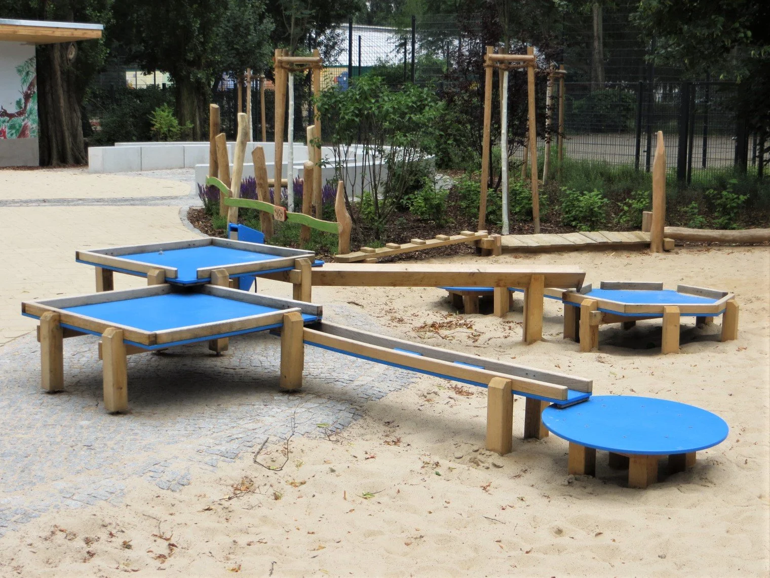 F_12.079_Hildegard-Jadamowitz-Straße_Spielgeräte_1323_WEBSITE__bearbeitet (3).JPG